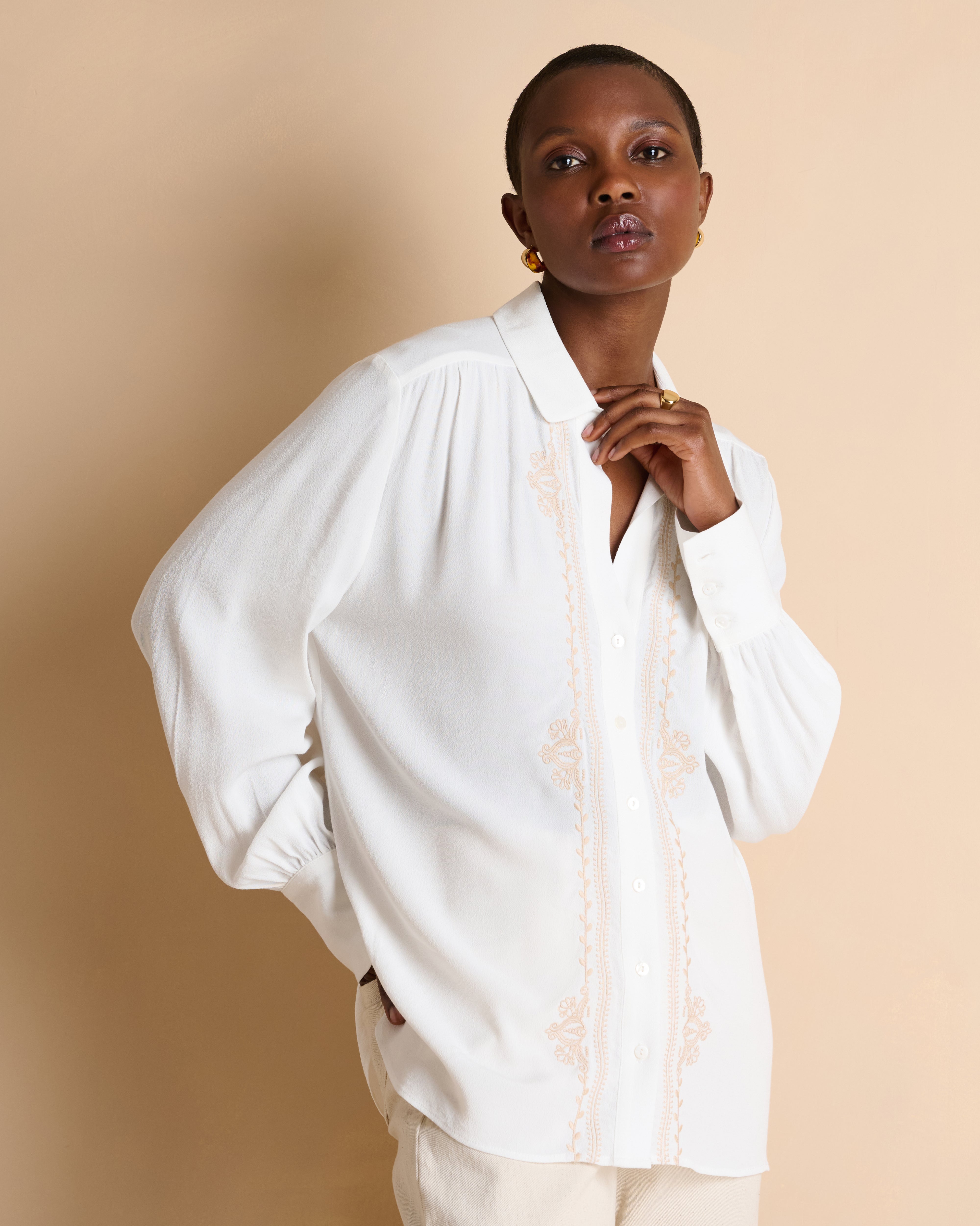 Chemisier blanc brodé manches longues en crêpe de viscose