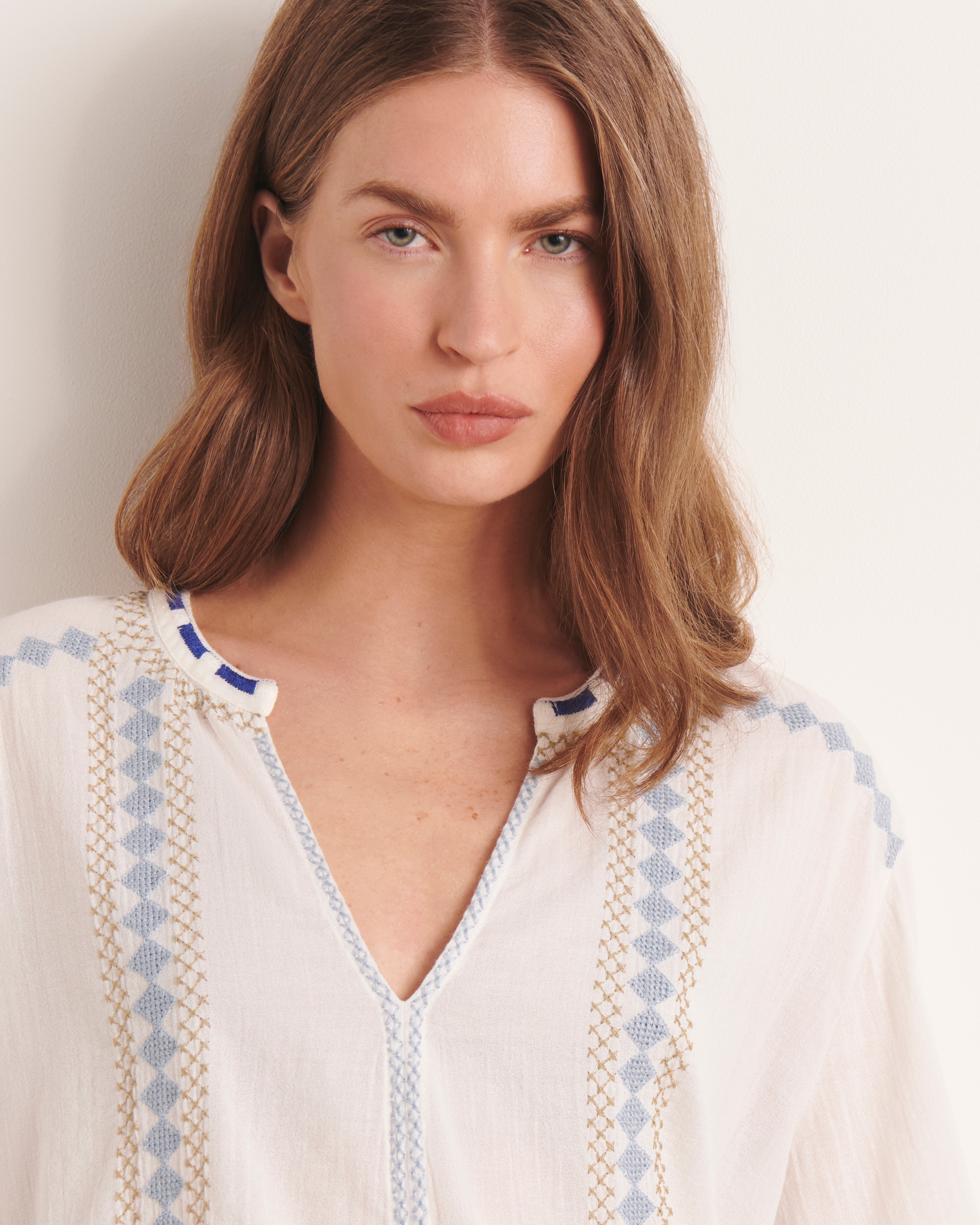 Blouse brodée blanc cassé CRONOS/13076/511