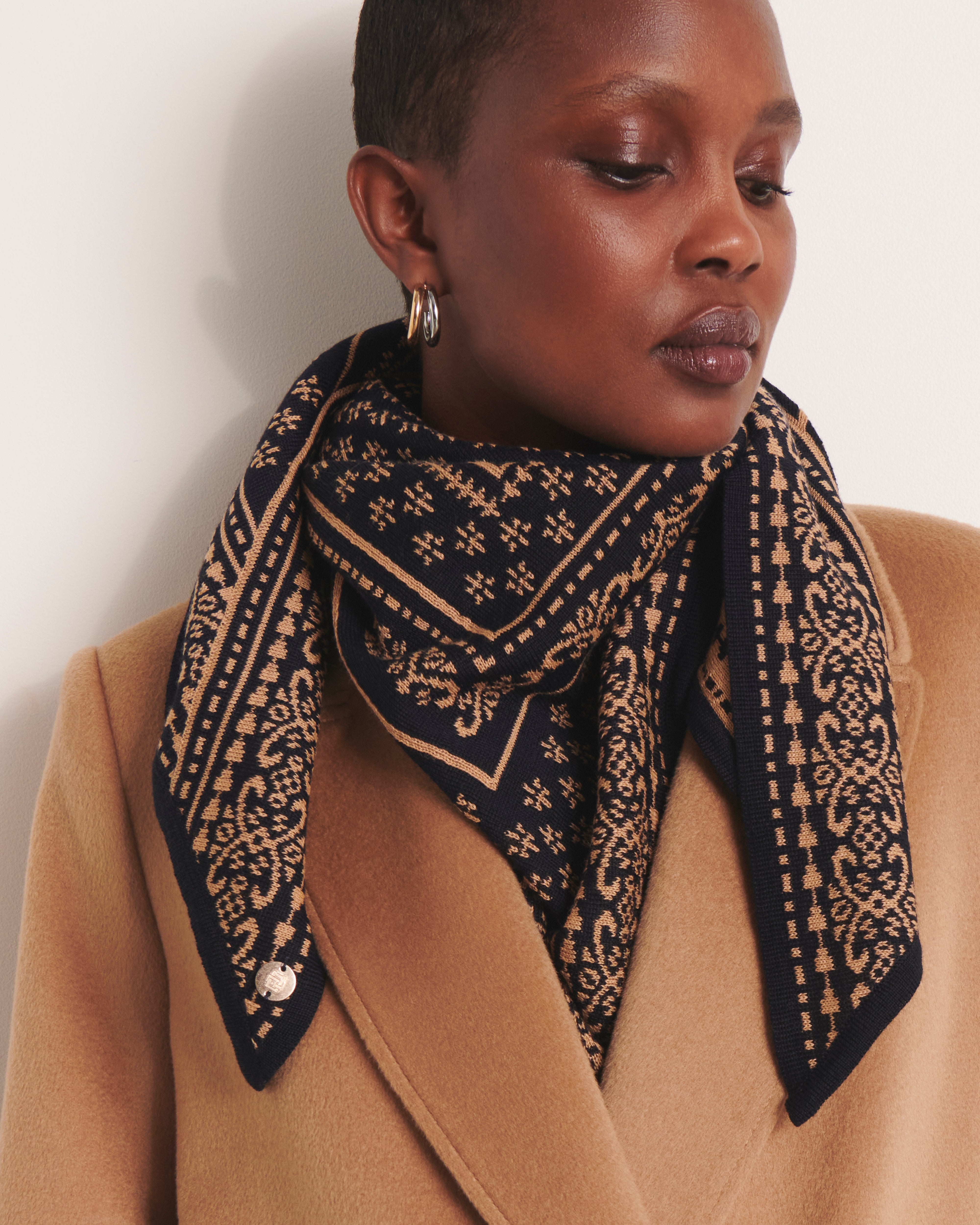 EMPEREUR/12247/886 triangle jacquard scarf