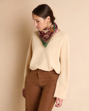 Carré vert imprimé fleurs et chevaux en twill de laine