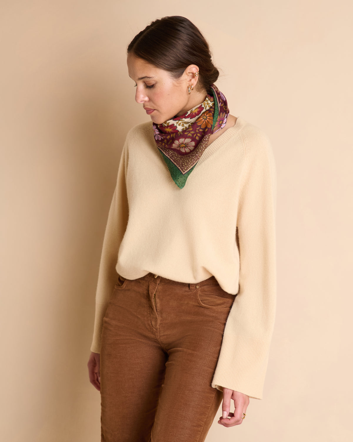 Pañuelo cuadrado verde con estampado de flores y caballos EQUITATION/14234/610