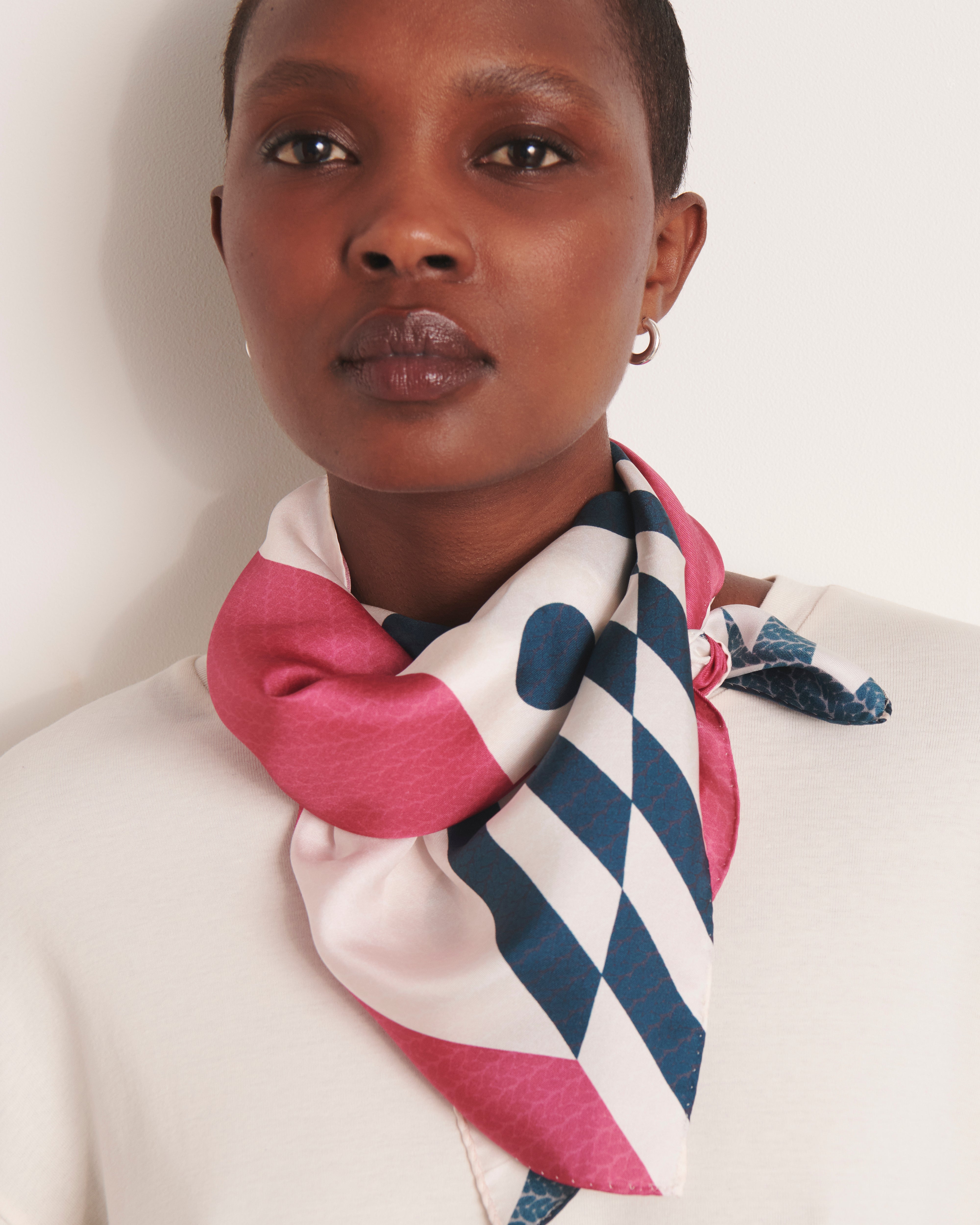 Carré imprimé ESPAGNE/13201/565