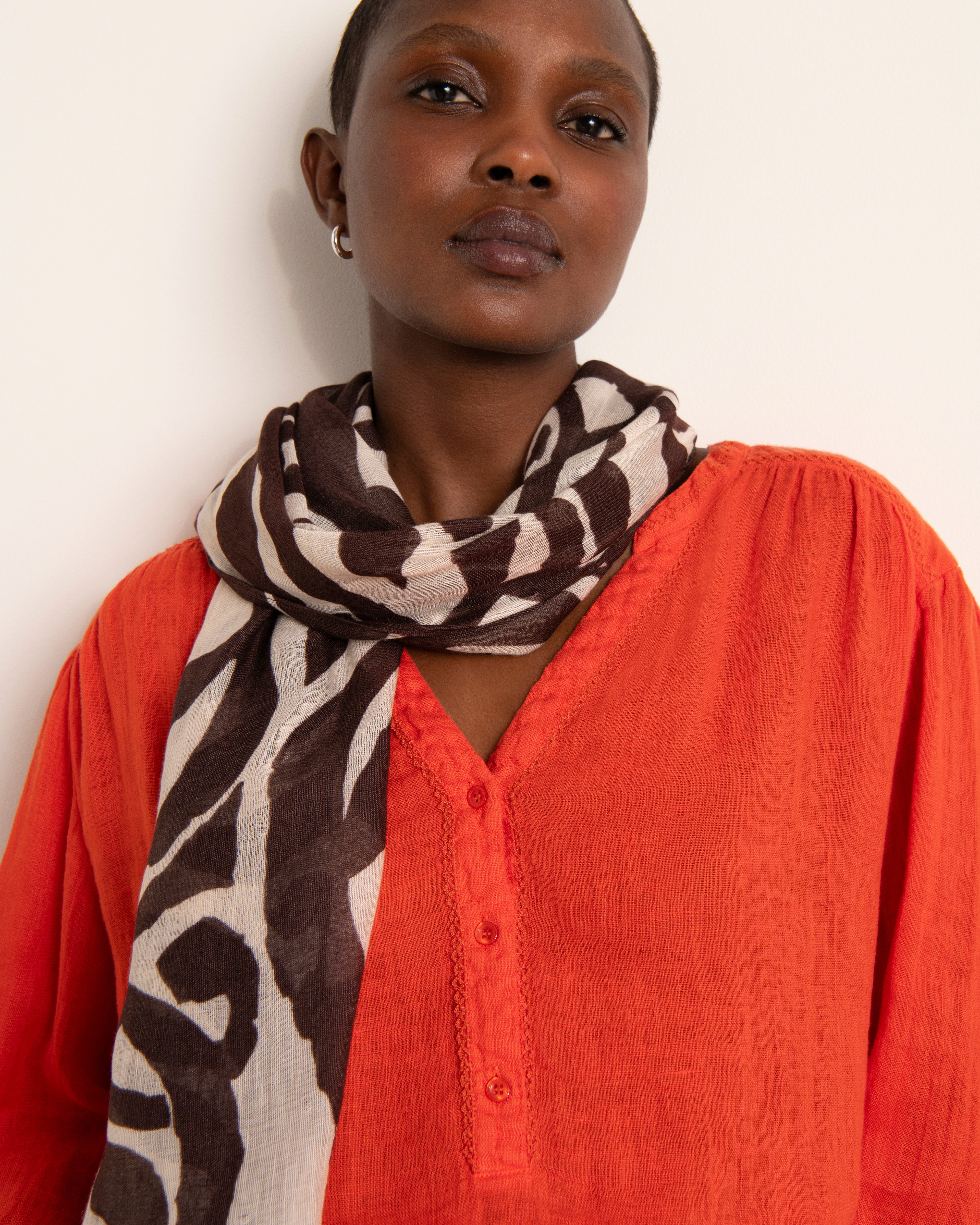 étole imprimé motif ethnique marron en lin et viscose