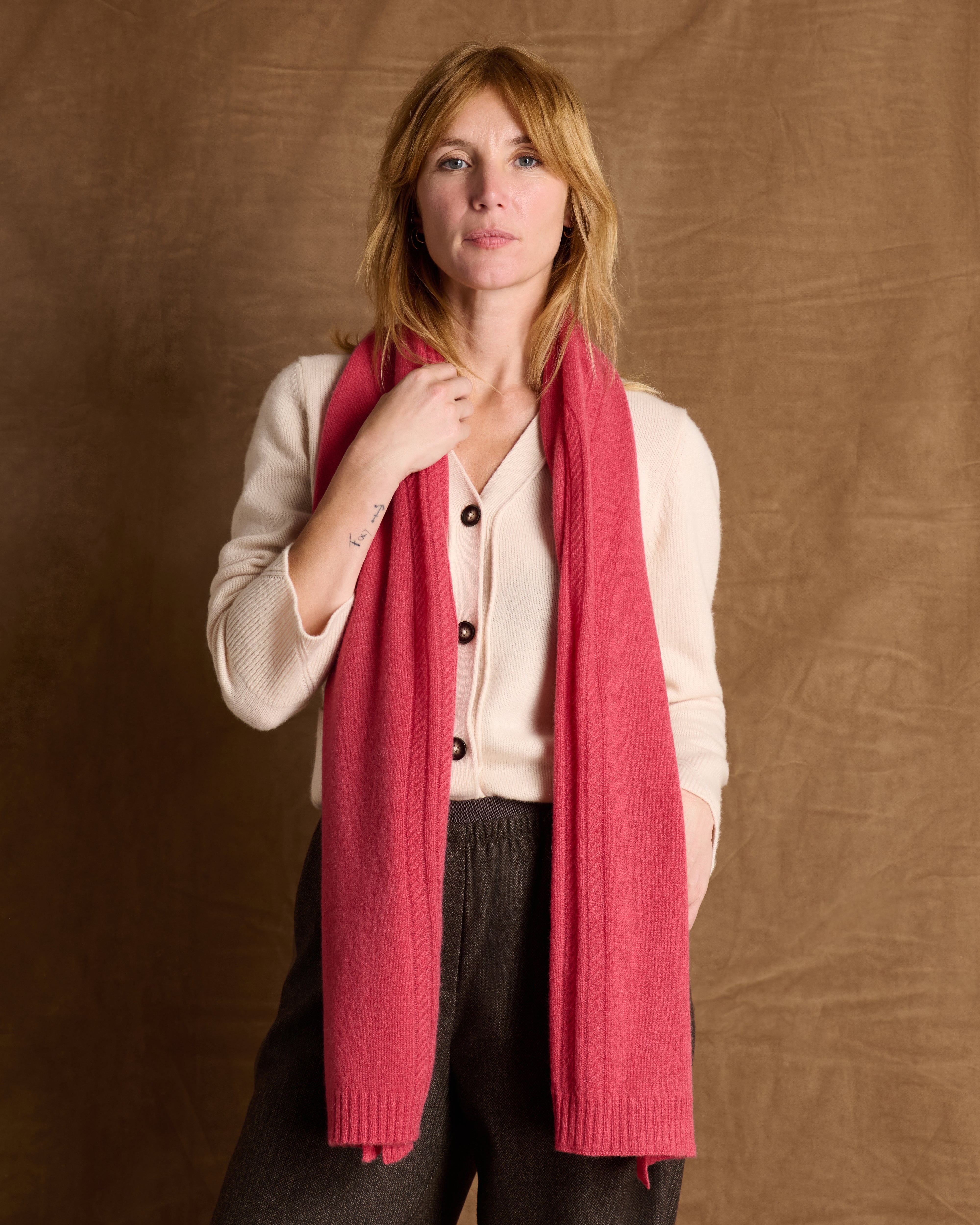 Echarpe rose longue en cachemire