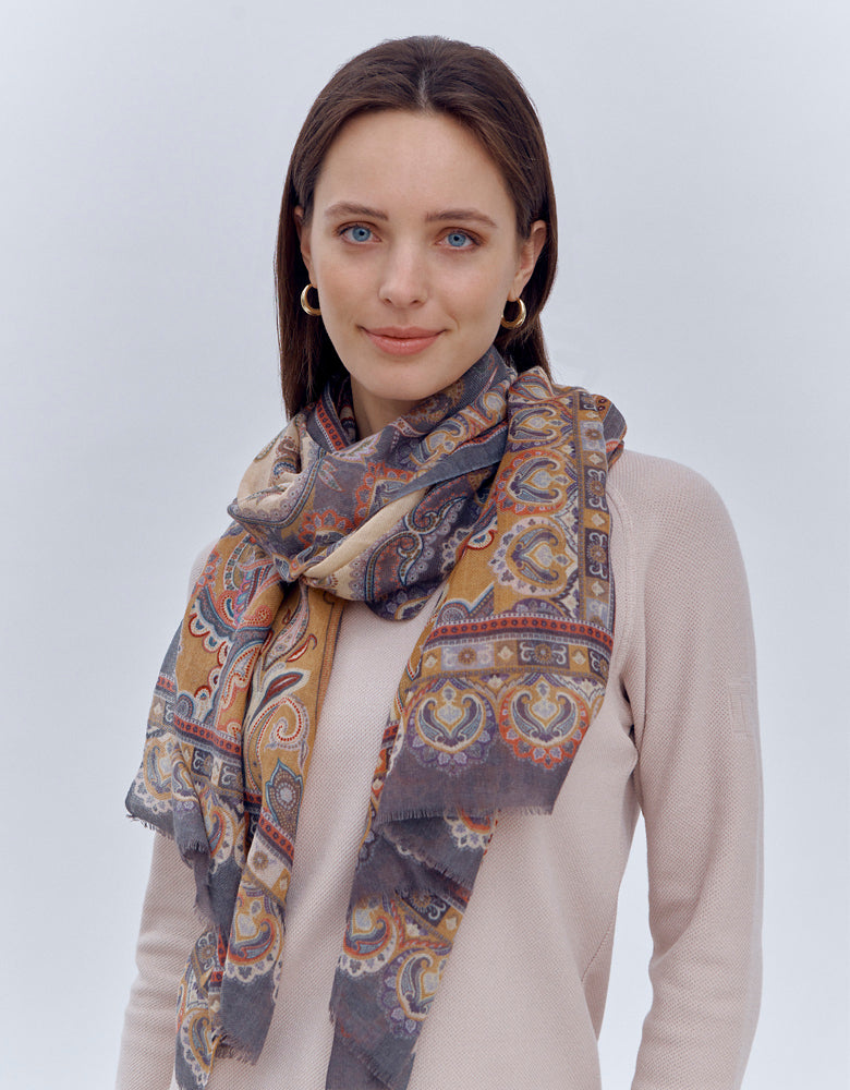 Printed scarf EURASIE/86233/555