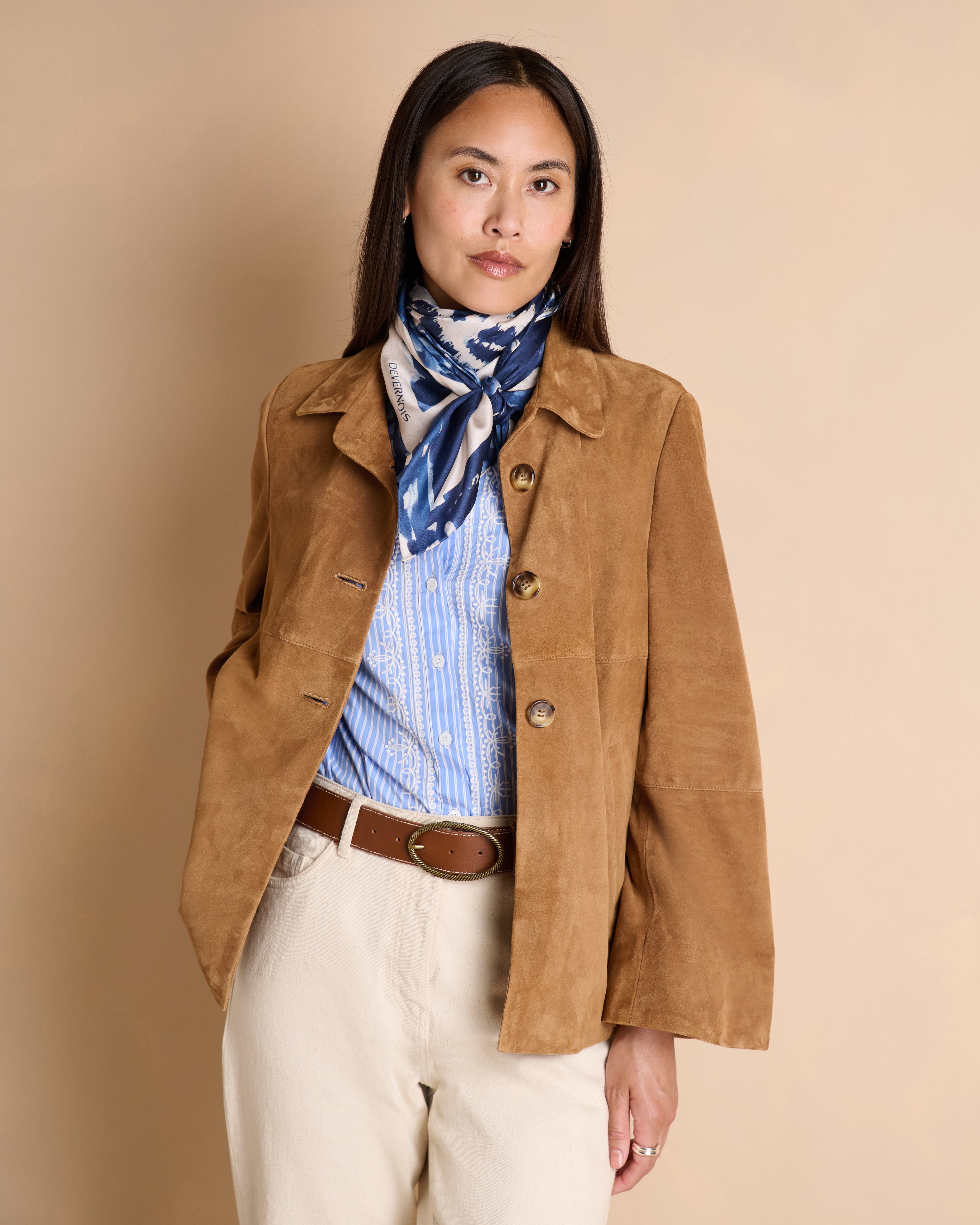 Carré bleu imprimé motif léopard en twill de soie