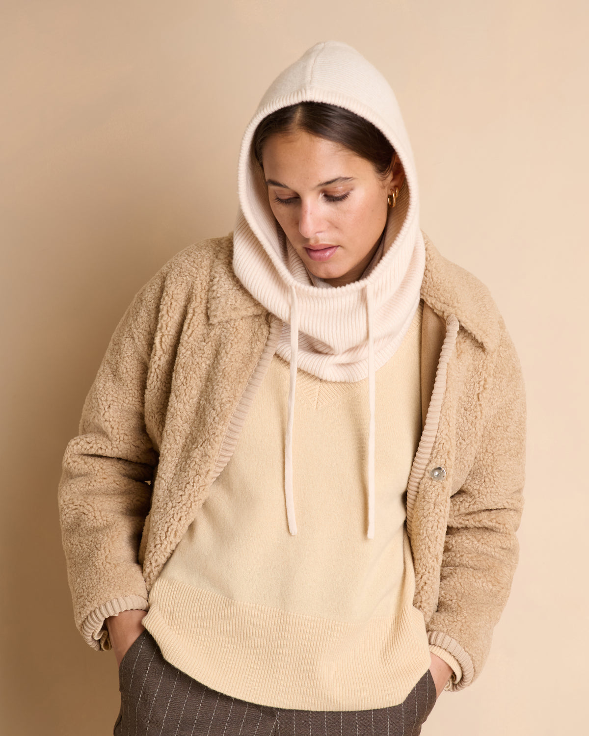 Cagoule beige côtelée en cachemire