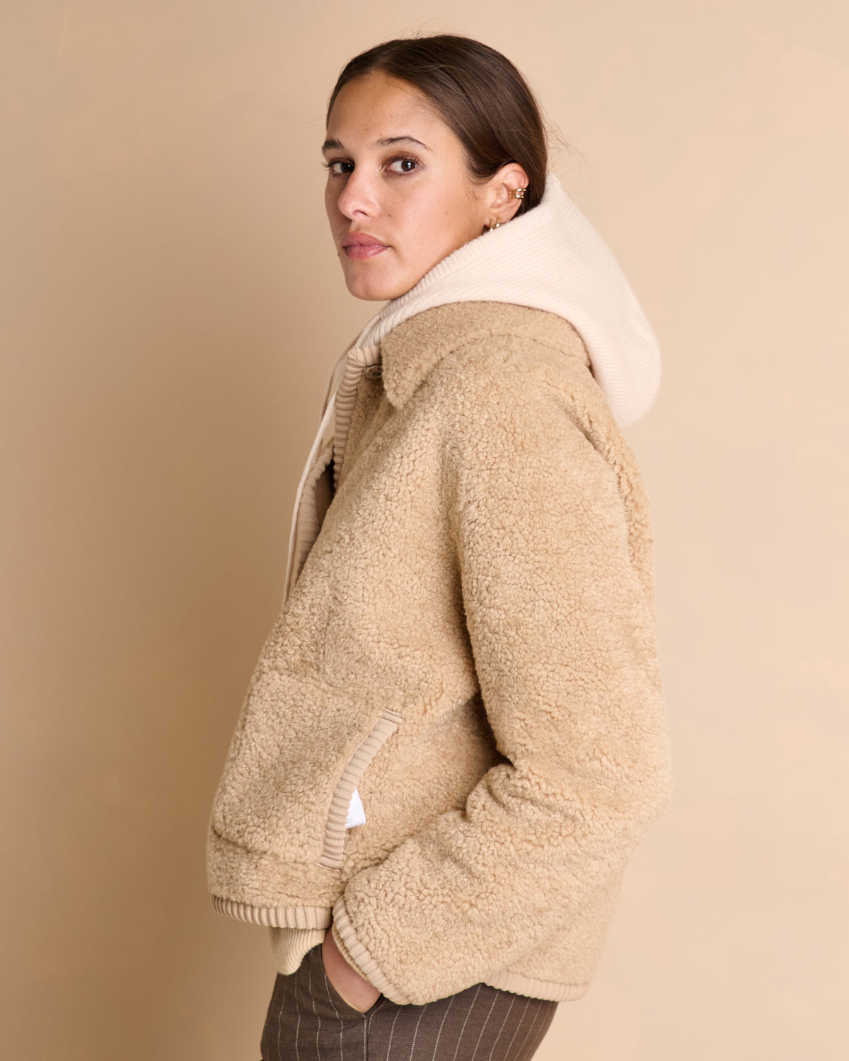 Cagoule beige côtelée en cachemire
