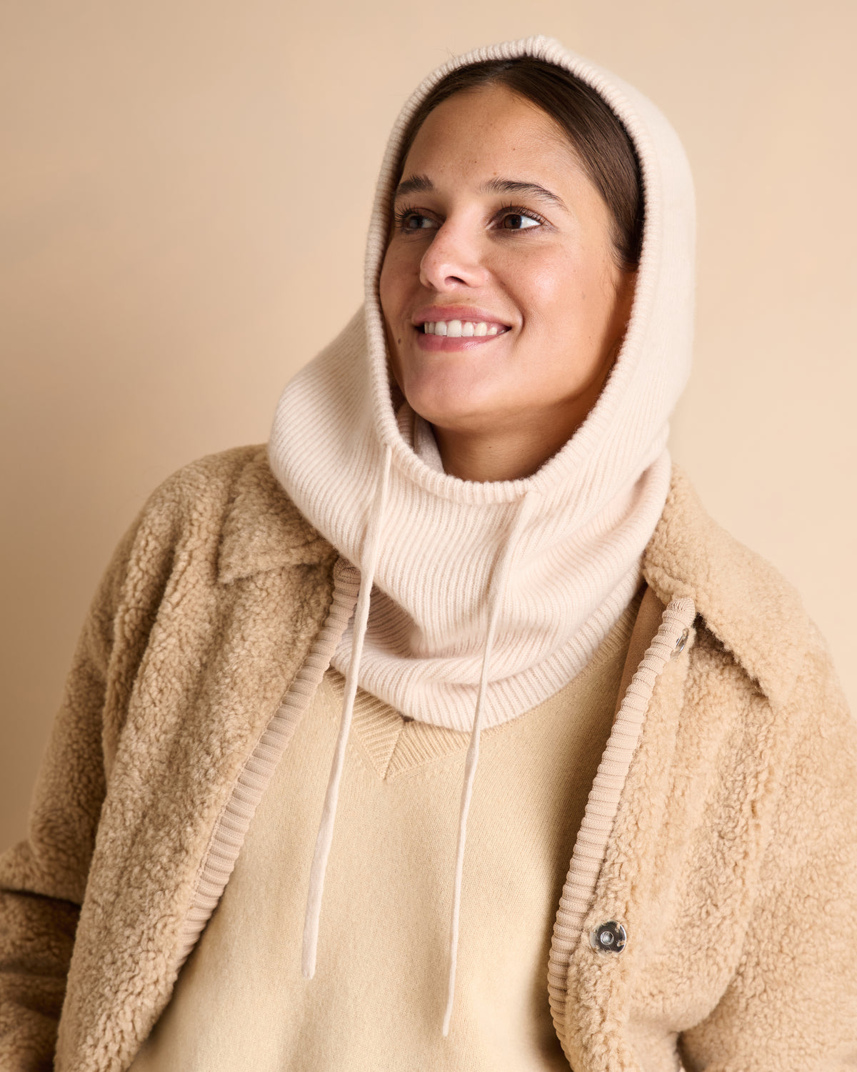 Cagoule beige côtelée en cachemire