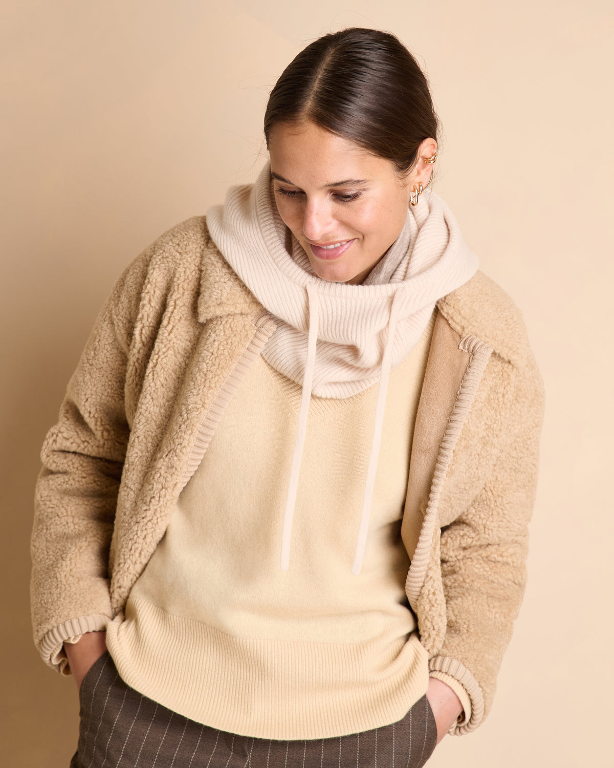 Cagoule beige côtelée en cachemire