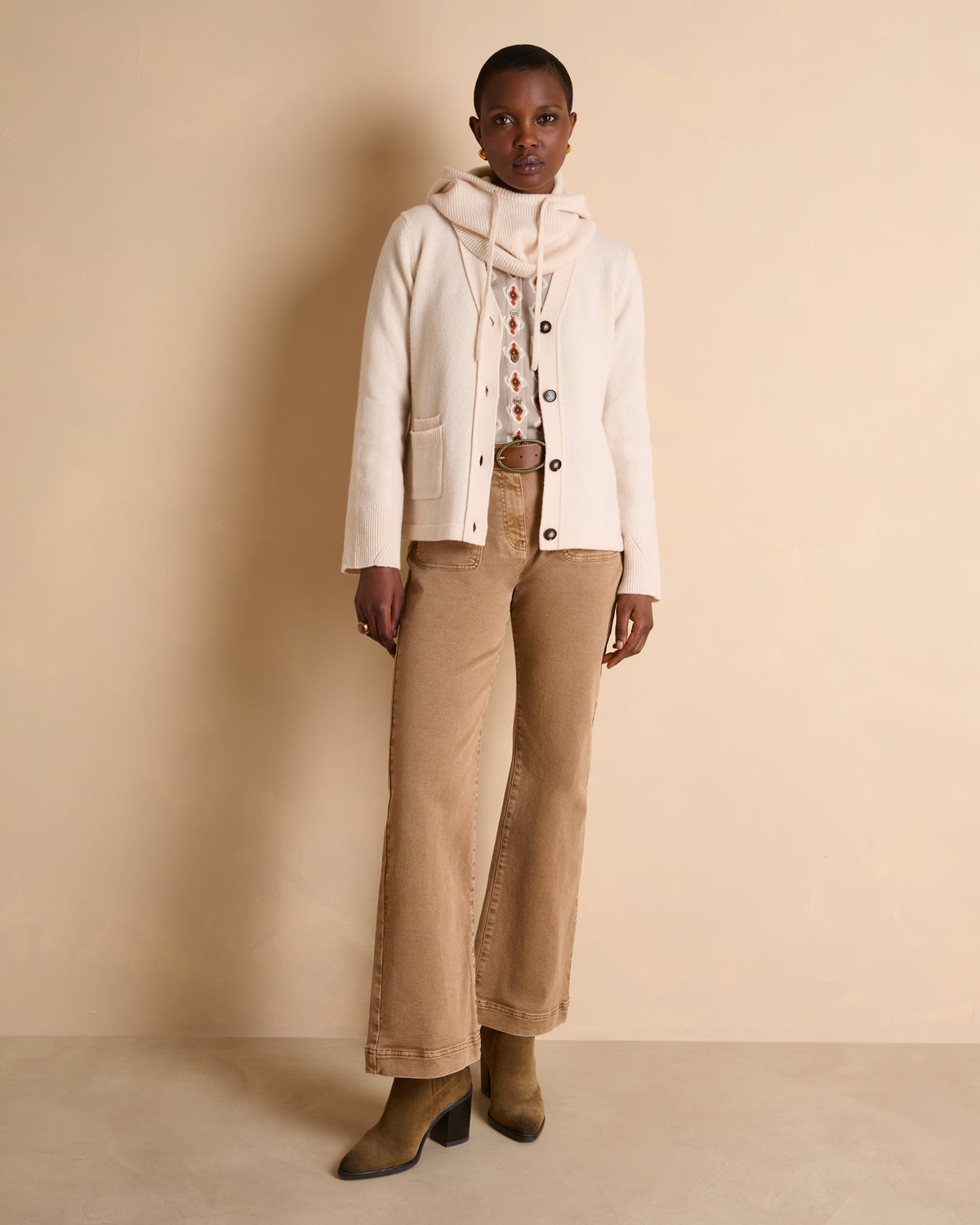 Gilet beige boutonné encolure V