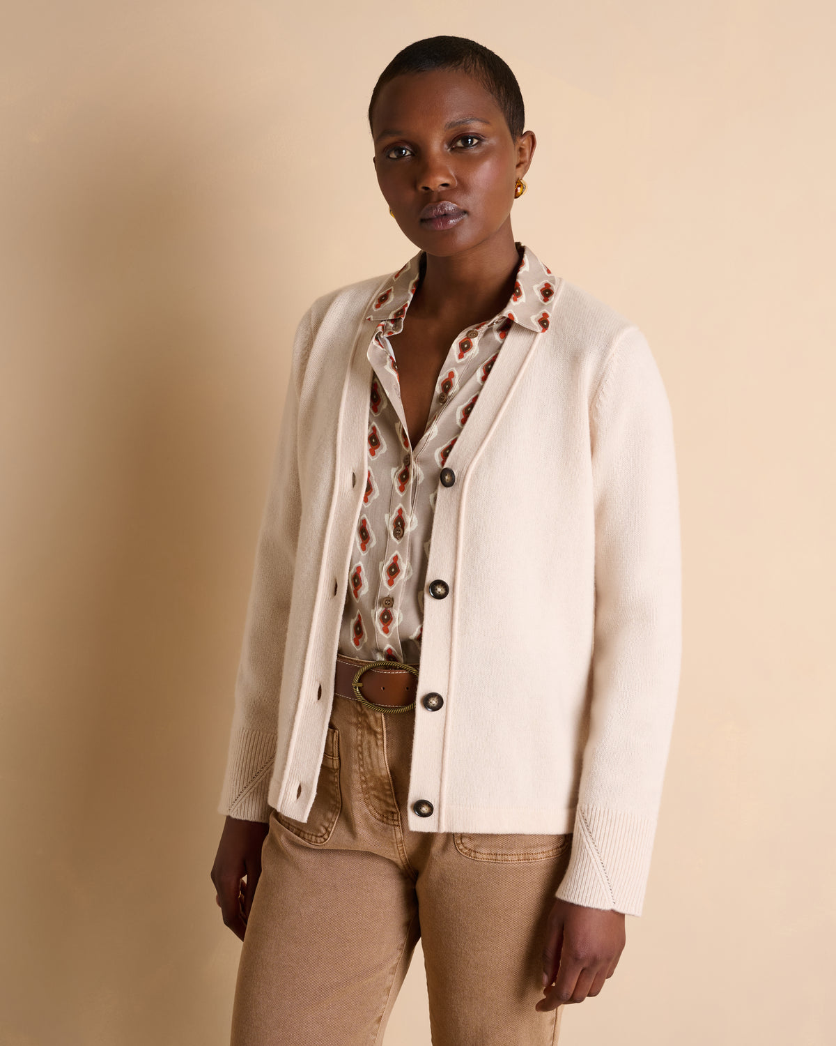 Gilet beige boutonné encolure V