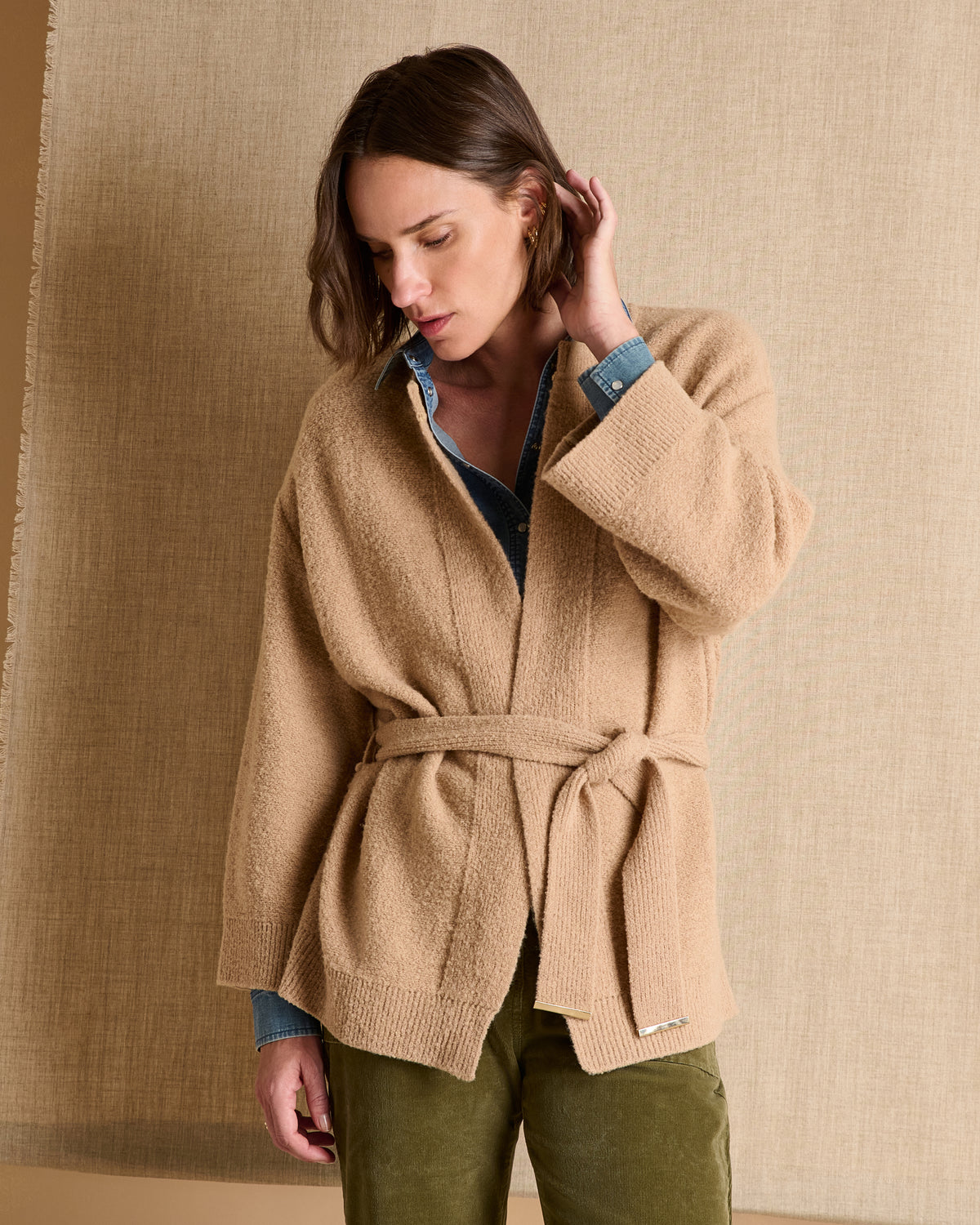 Gilet court beige ceinturée en laine made in France