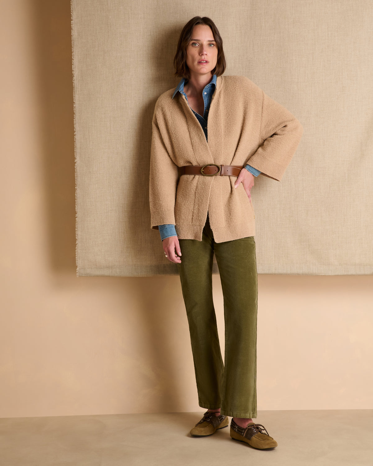 Gilet court beige ceinturée en laine made in France