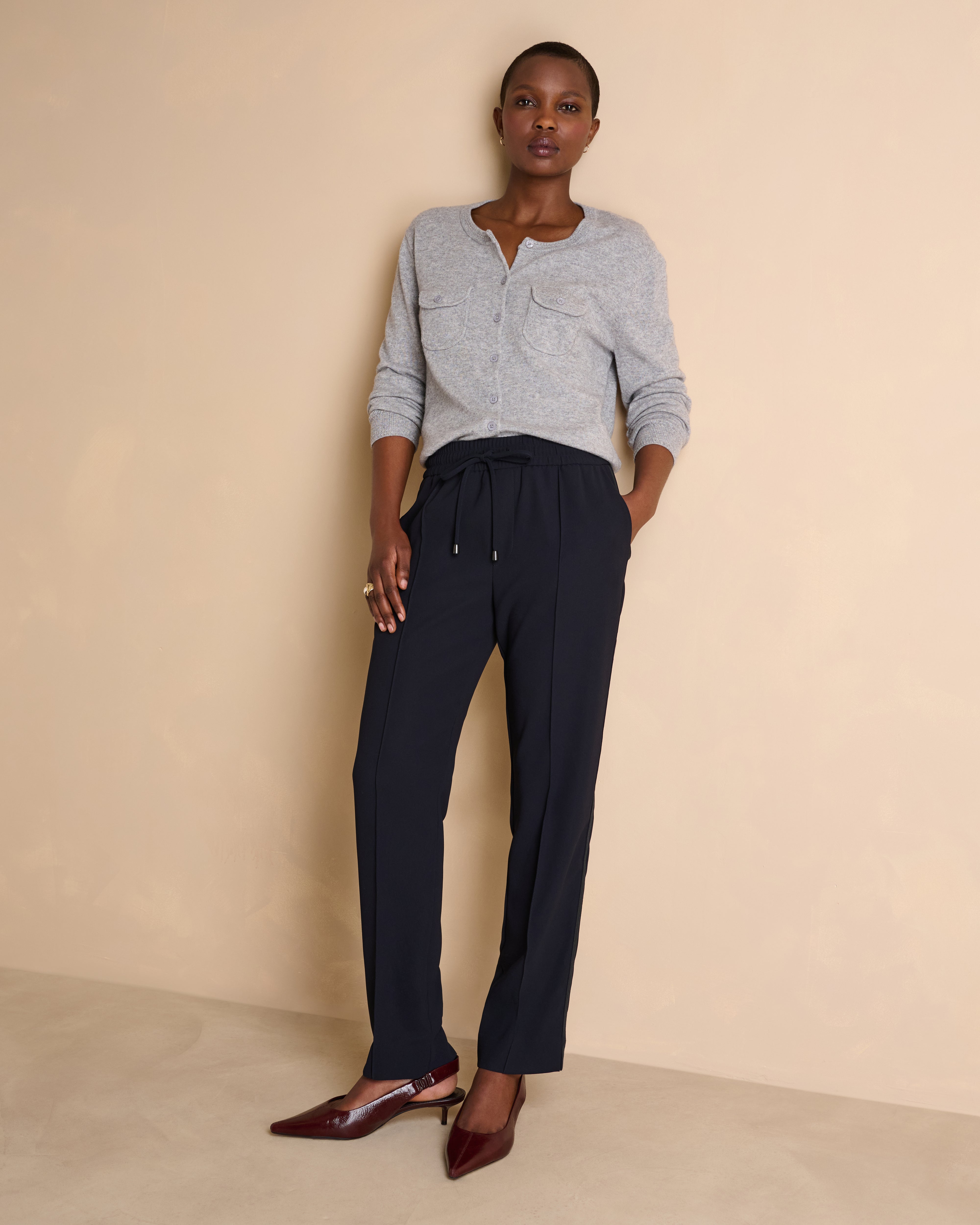 Gilet gris encolure ronde boutonné en laine et cachemire