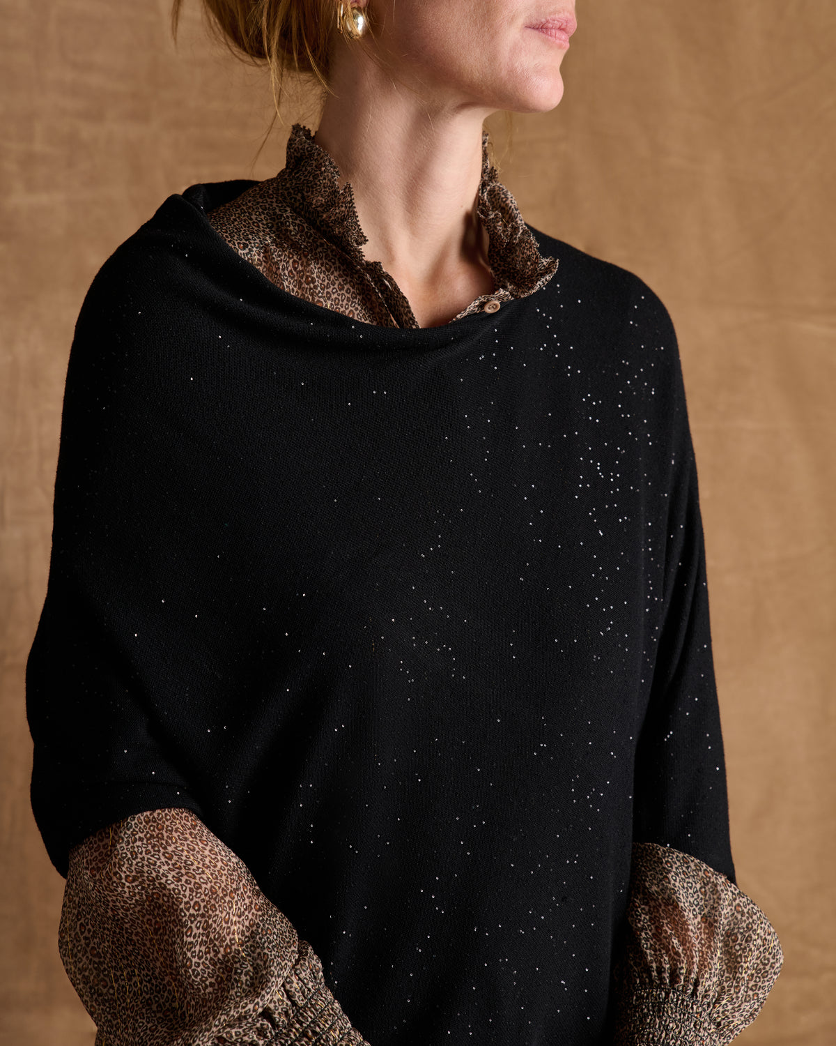 Cape noire irisée en viscose made in france
