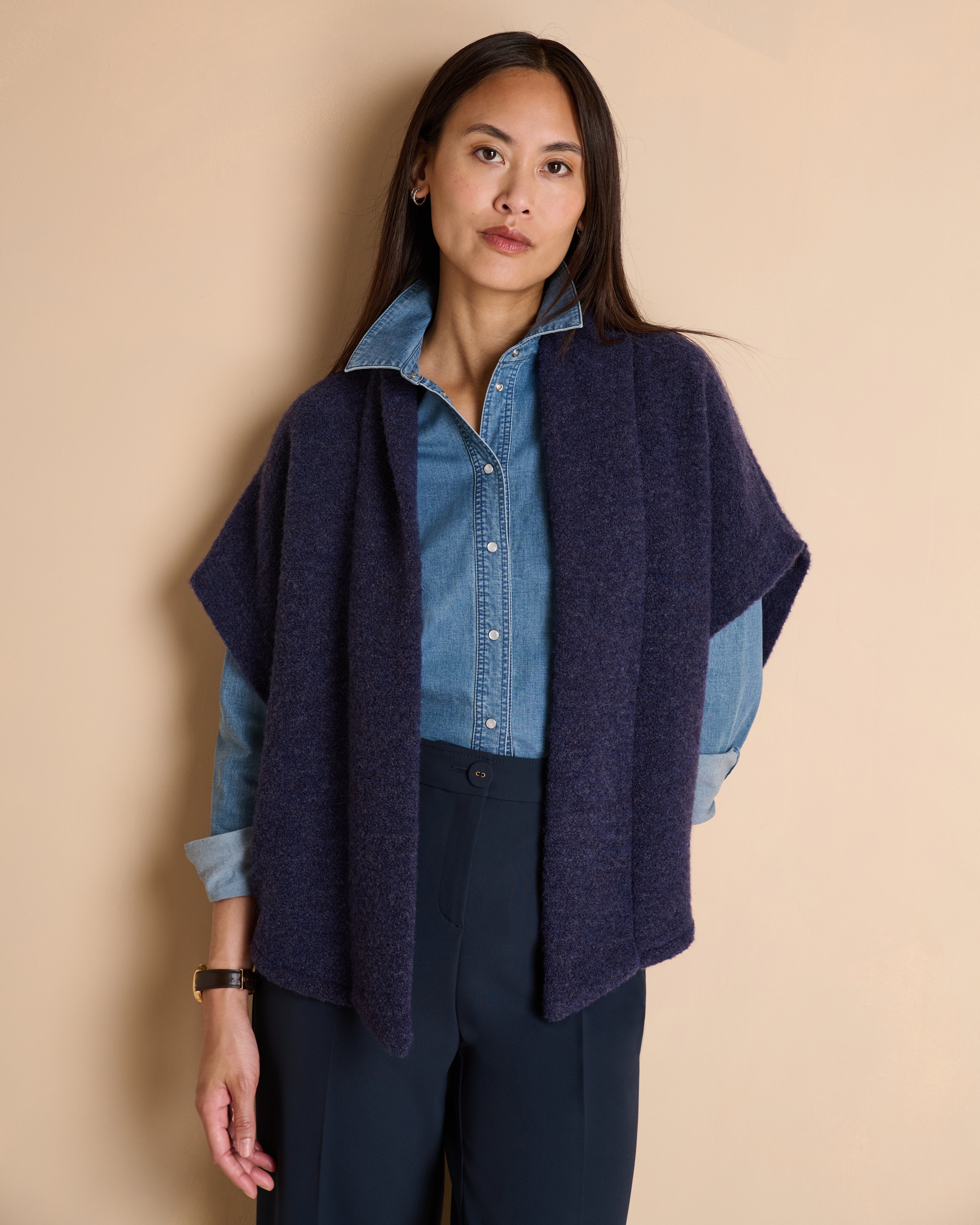 Gilet bleu marine oversize col châle sans manches en laine bouclette stretch