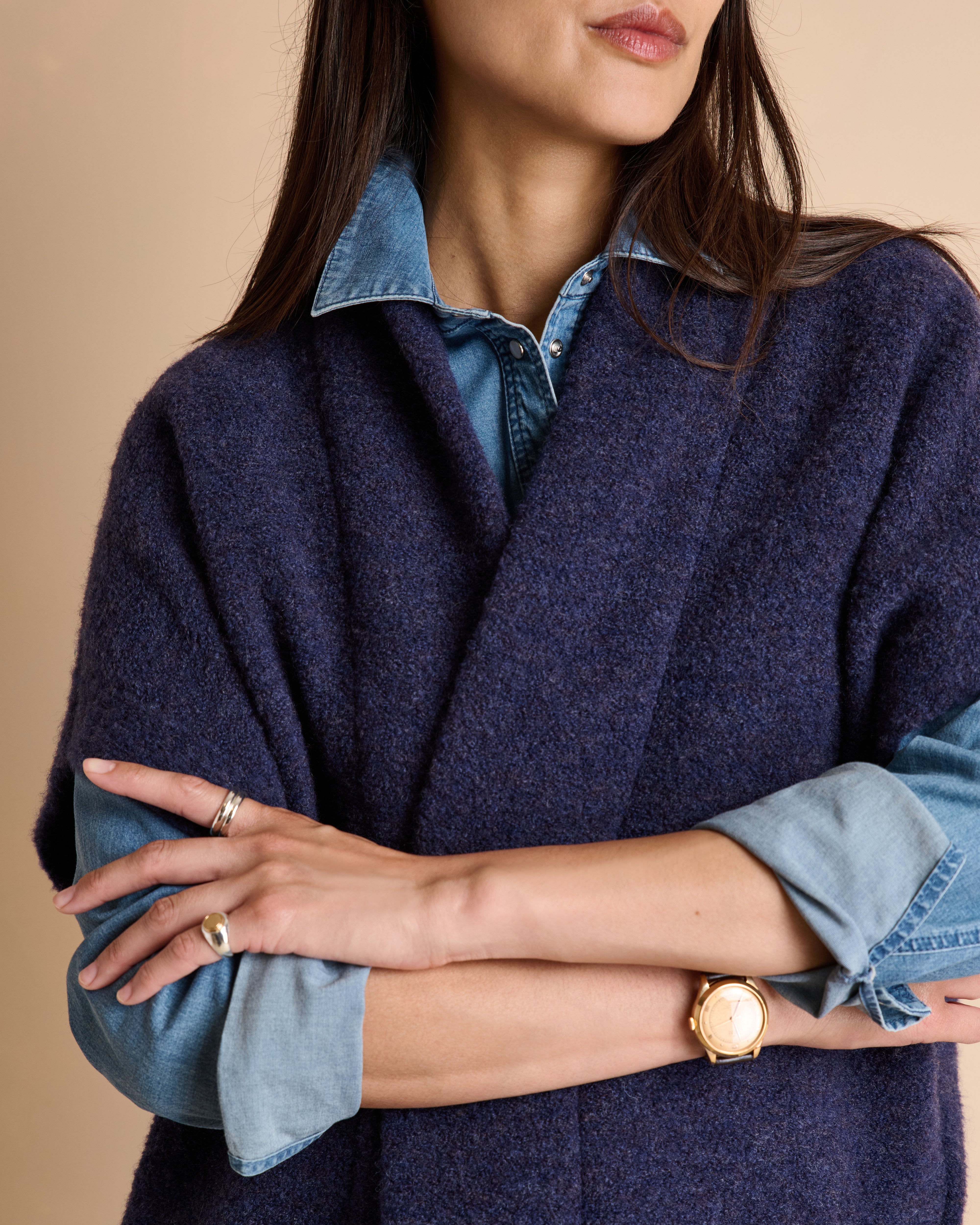 Gilet bleu marine oversize col châle sans manches en laine bouclette stretch