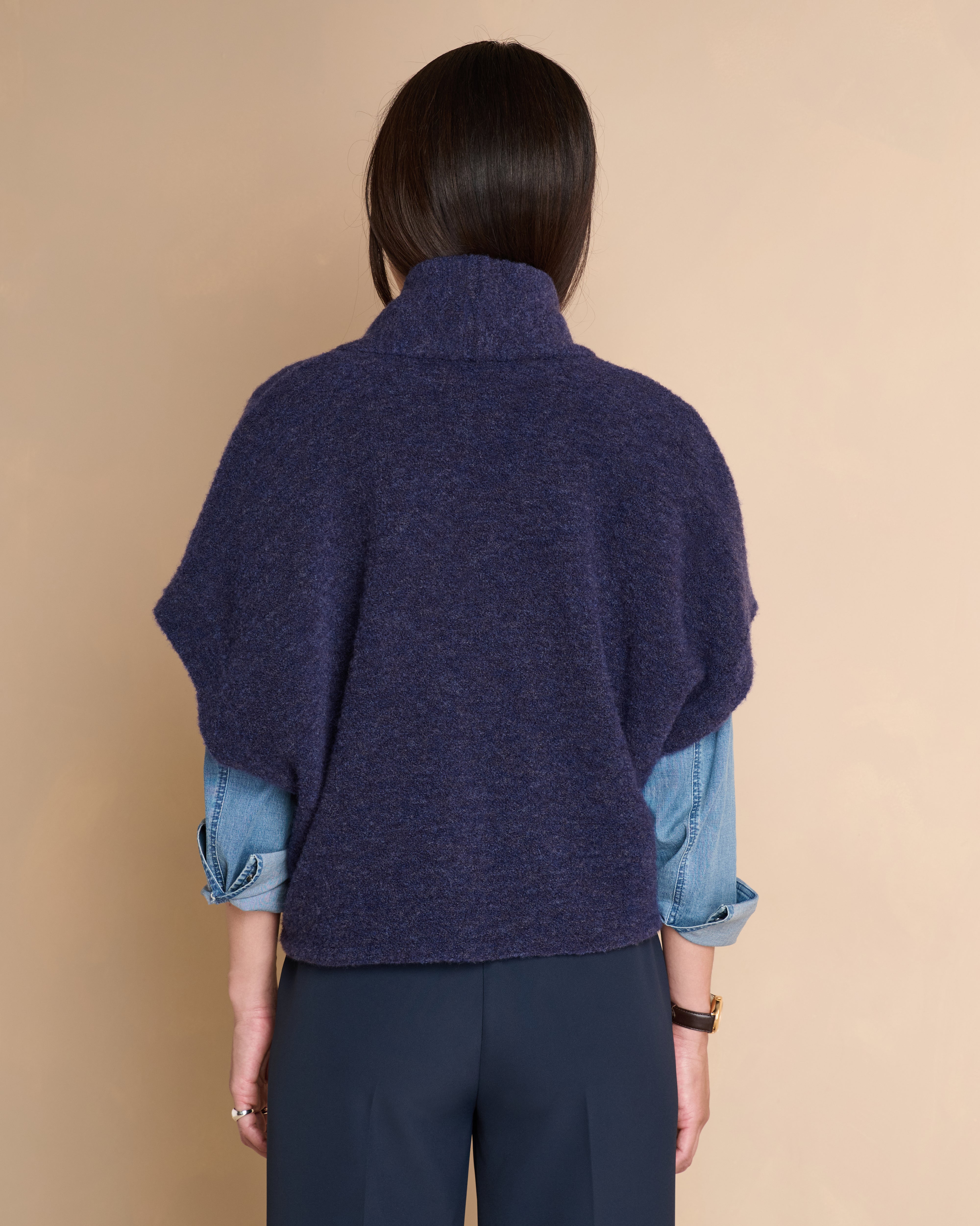 Gilet bleu marine oversize col châle sans manches en laine bouclette stretch