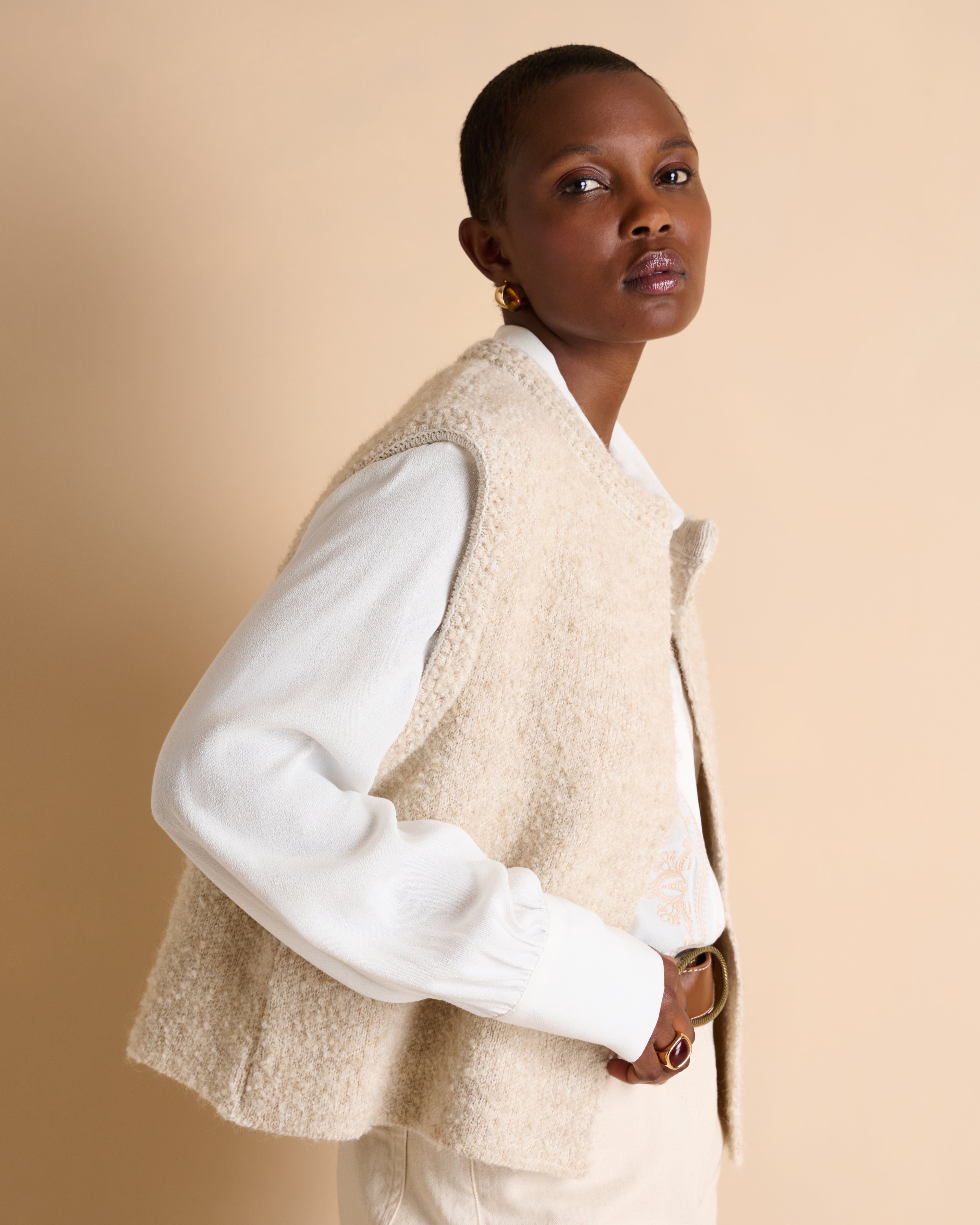 Gilet beige sans manches en laine bouclette col rond GUIMAUVE/14067/003