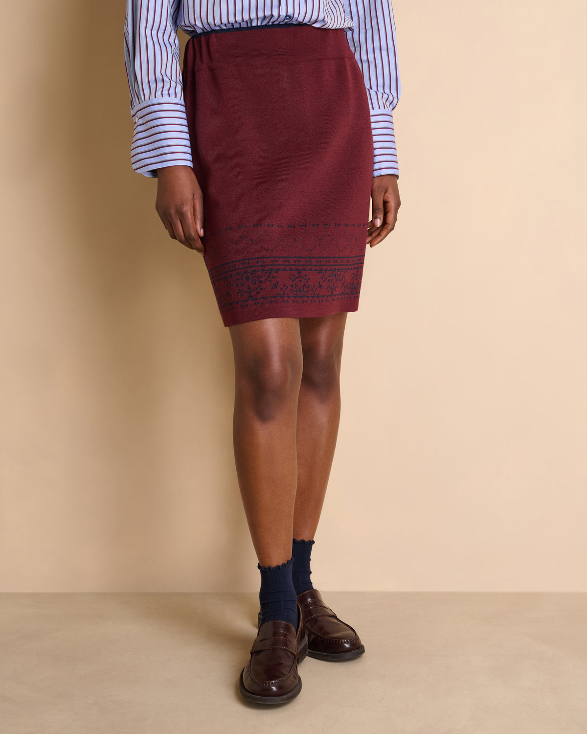 Jupe courte réversible bleu marine et bordeaux en laine 