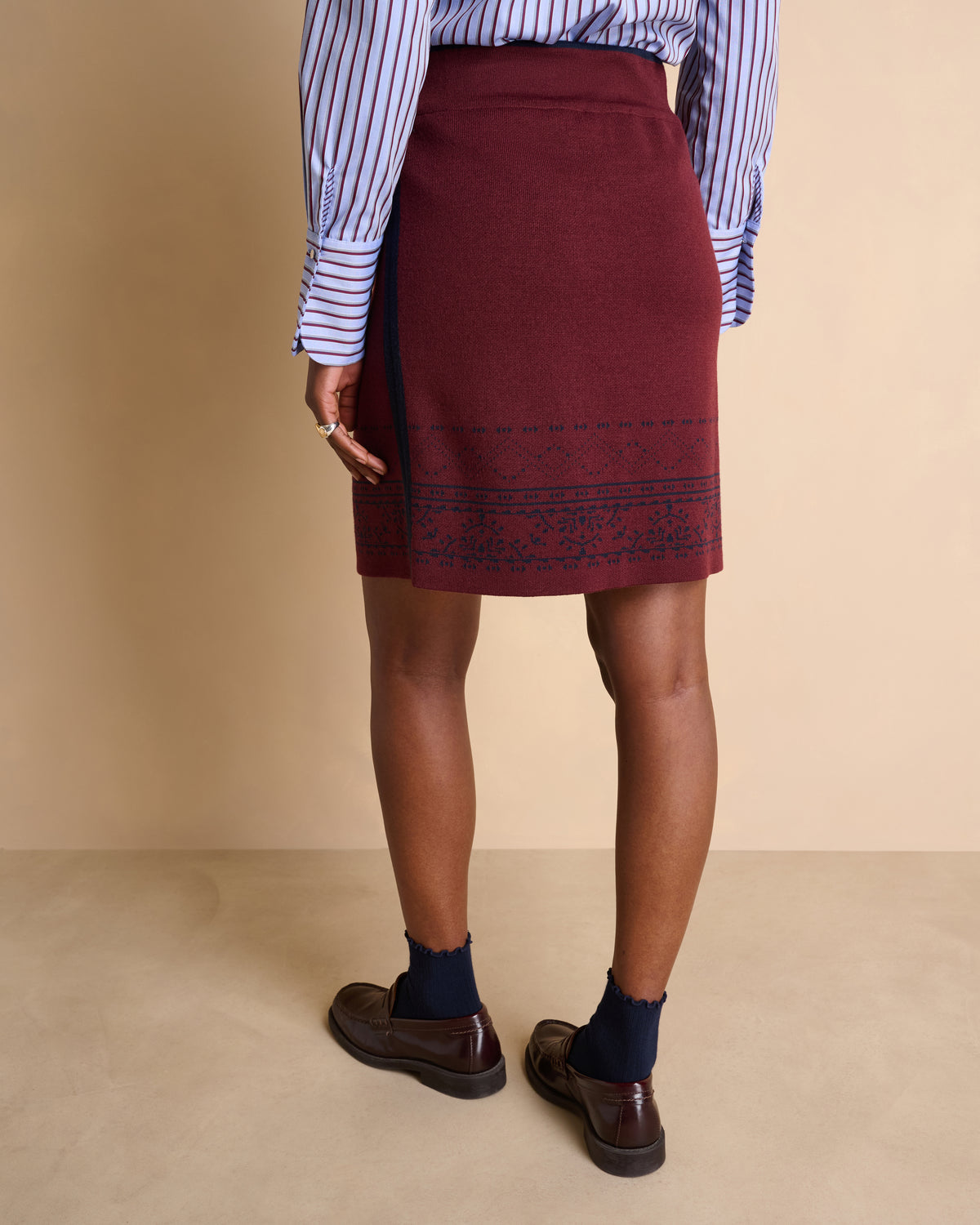 Jupe courte réversible bleu marine et bordeaux en laine 