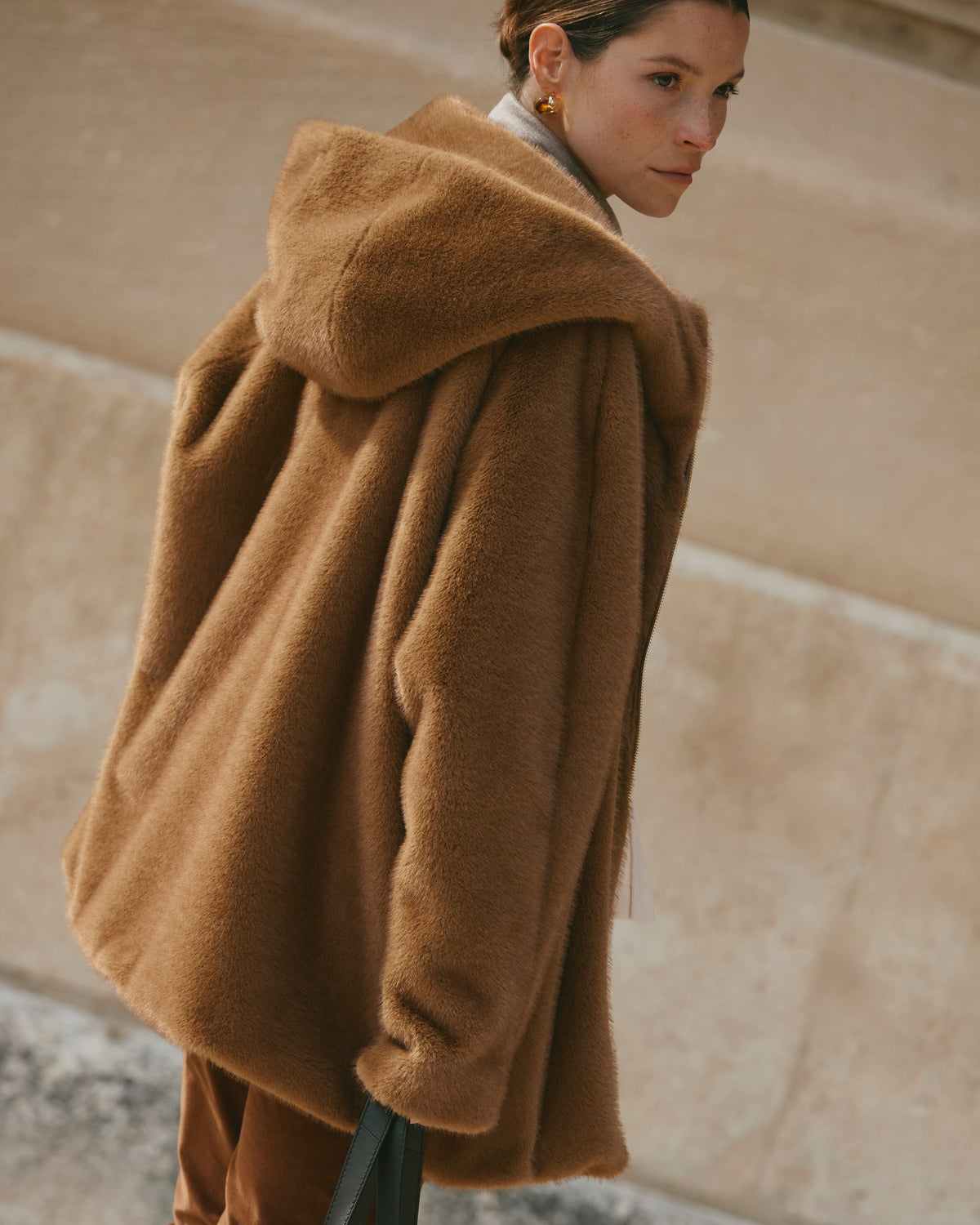 Manteau court camel zippé à capuche MARMOTTE/14034/042