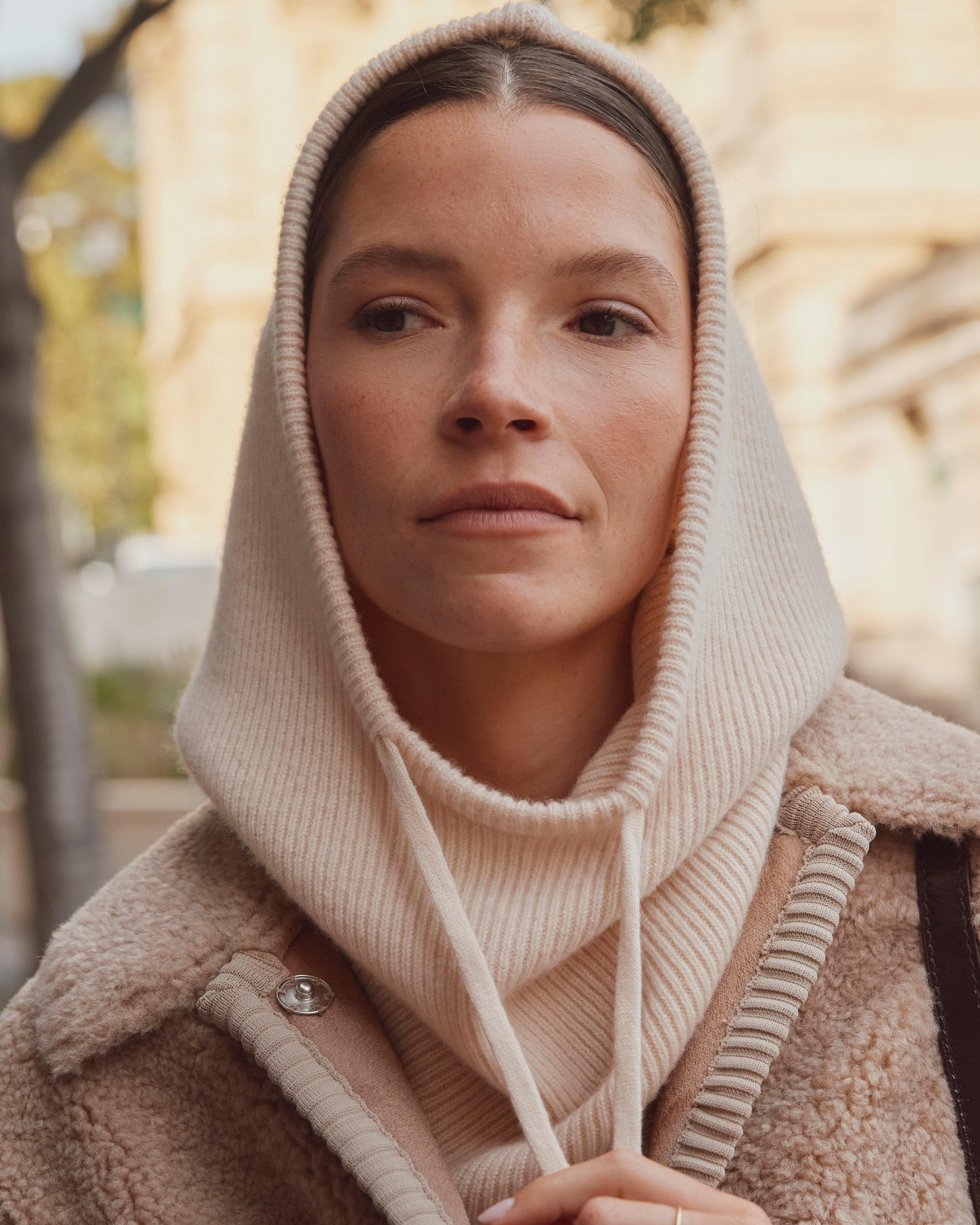 Cagoule beige côtelée en cachemire