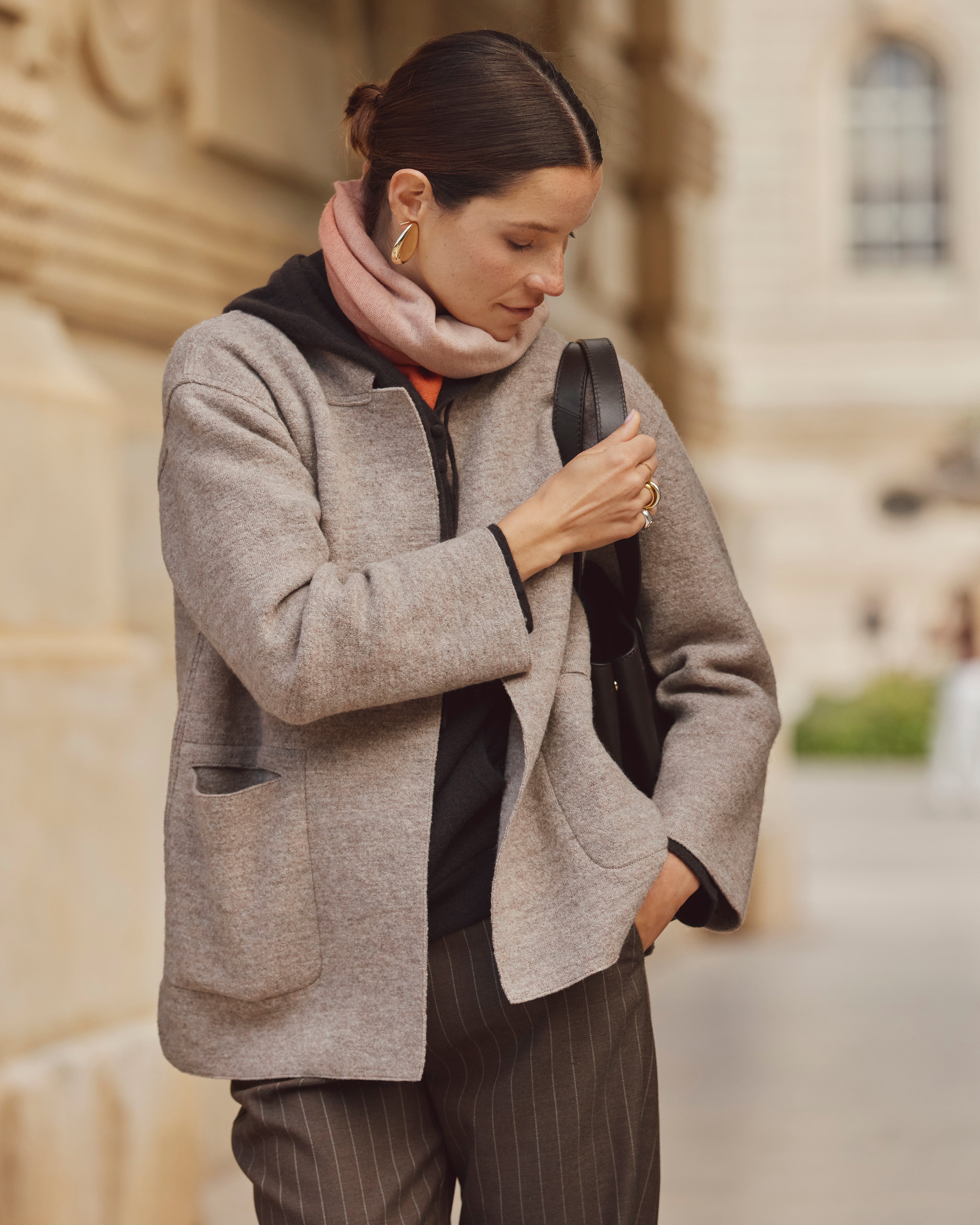 Manteau court beige en laine bouillie col montant