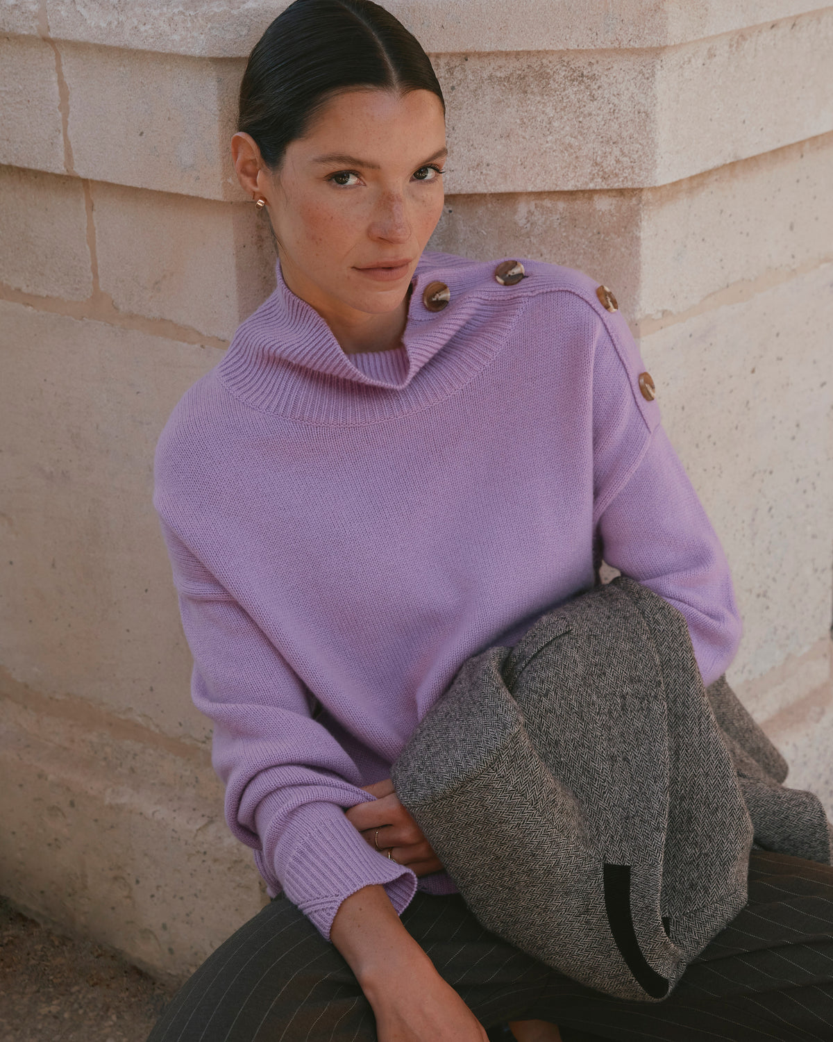 Pull violet à col roulé bouton sur épaules AMETHYSTE/14096/322