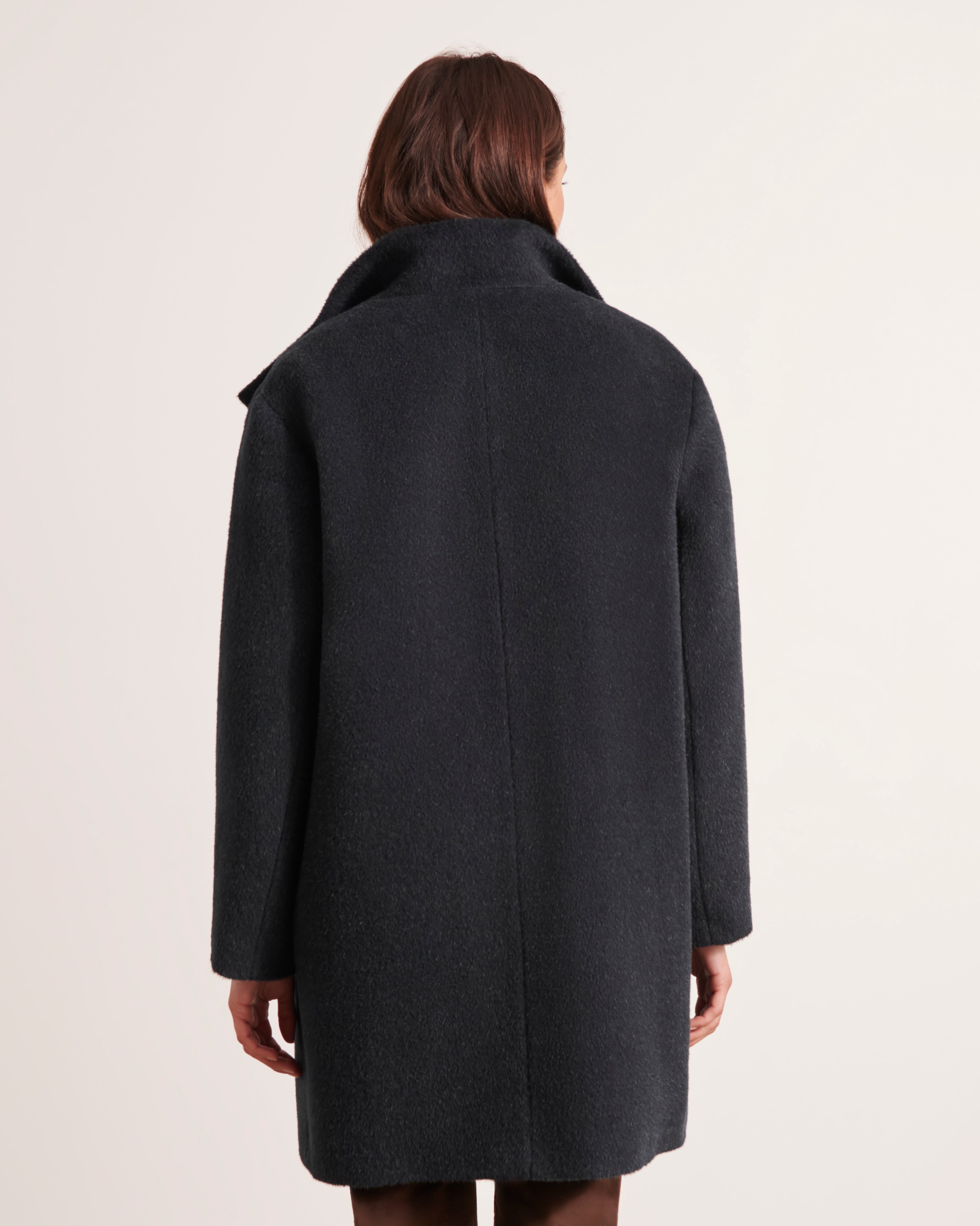 manteau mi-long bleu marine en laine et alpaga