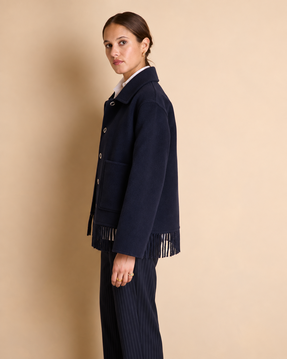 Manteau gris court à carreaux boutonné en laine double face