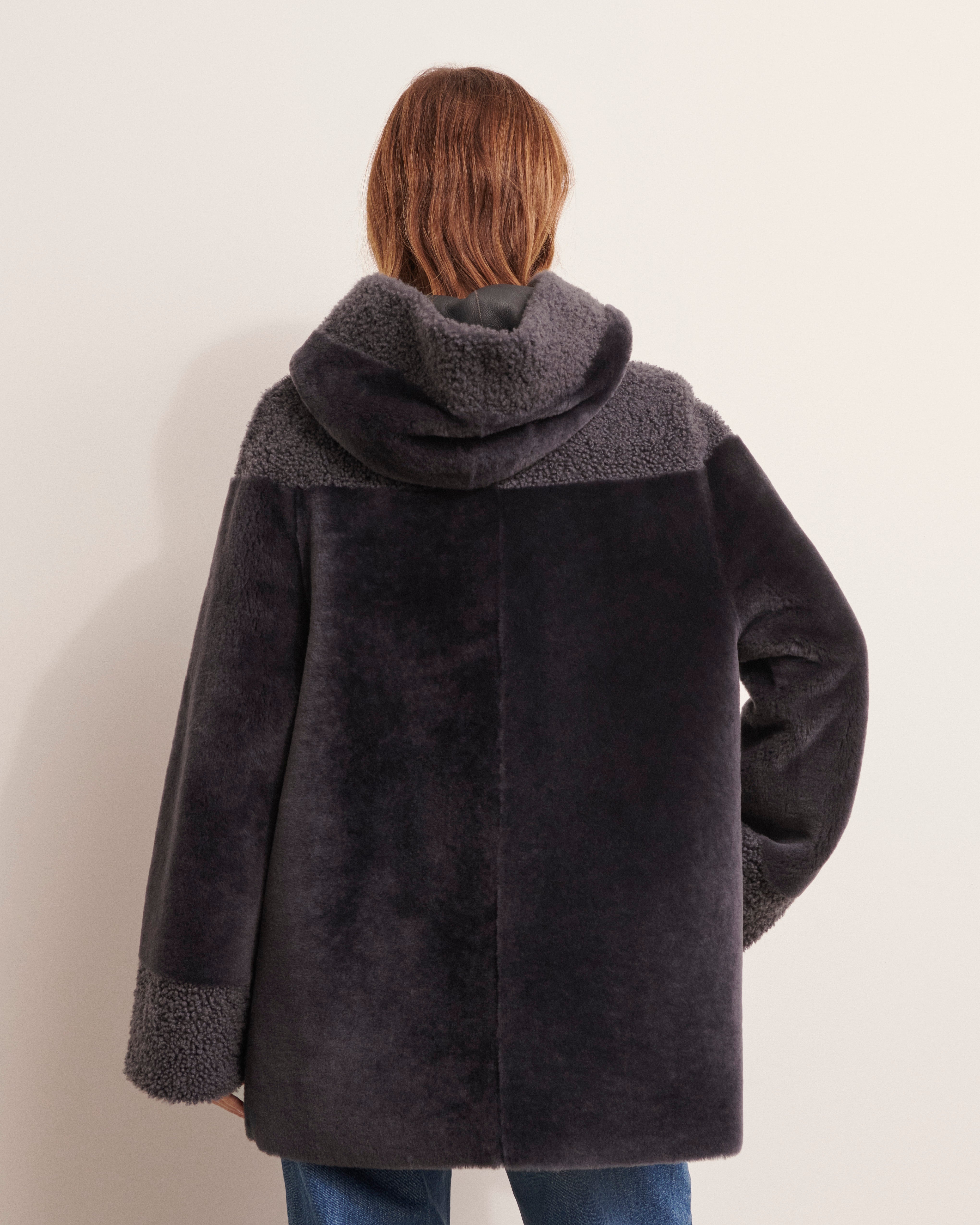 manteau à capuche en peau lainée reversible