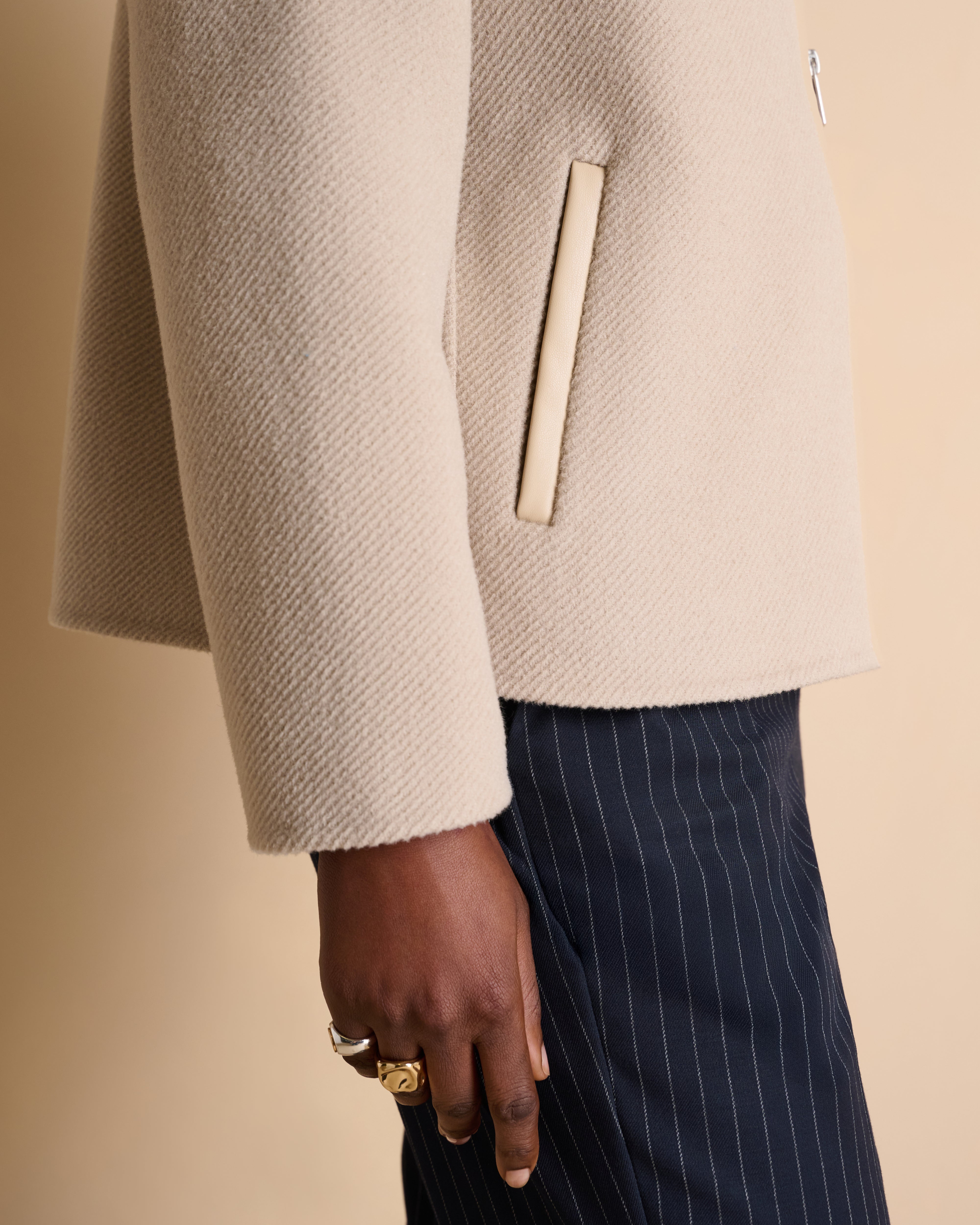 Manteau beige court droit zippé 100% laine