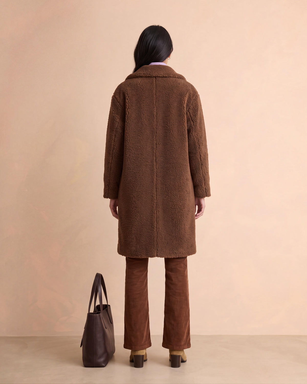 Manteau long marron col tailleur en fausse fourrure