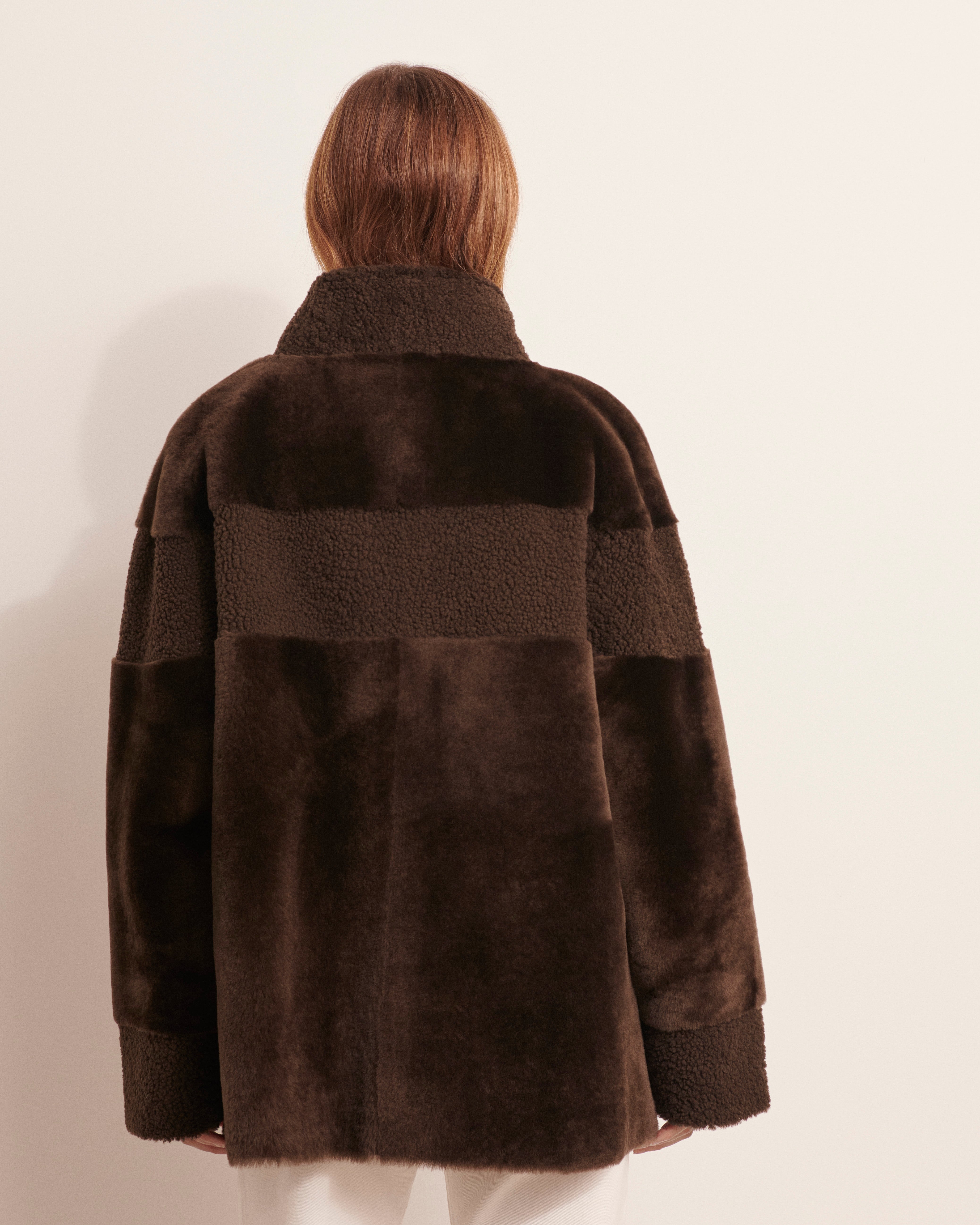 manteau longueur 3/4 marron chocolat en peau lainée reversible