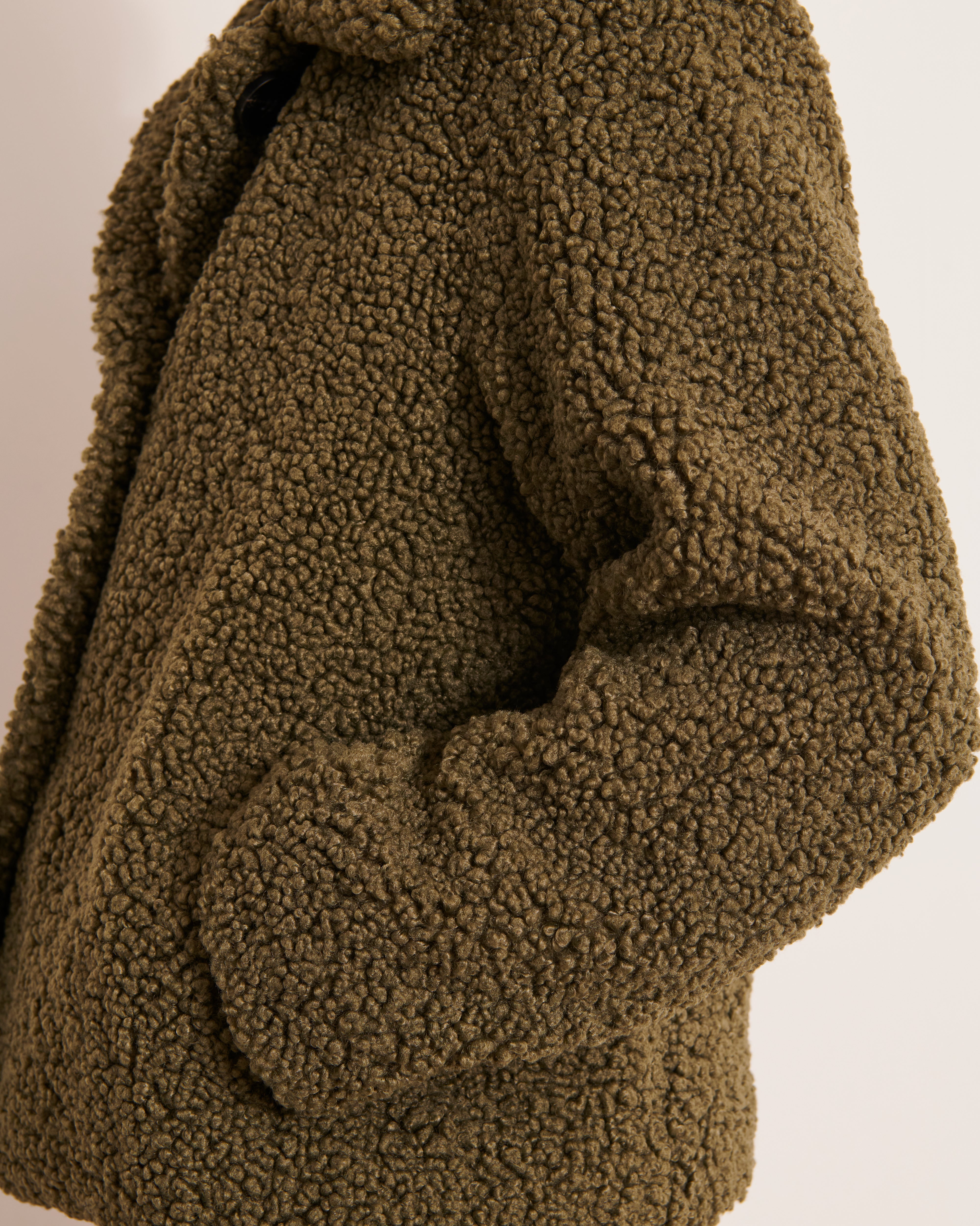 manteau court en fausse fourrure bouclette kaki