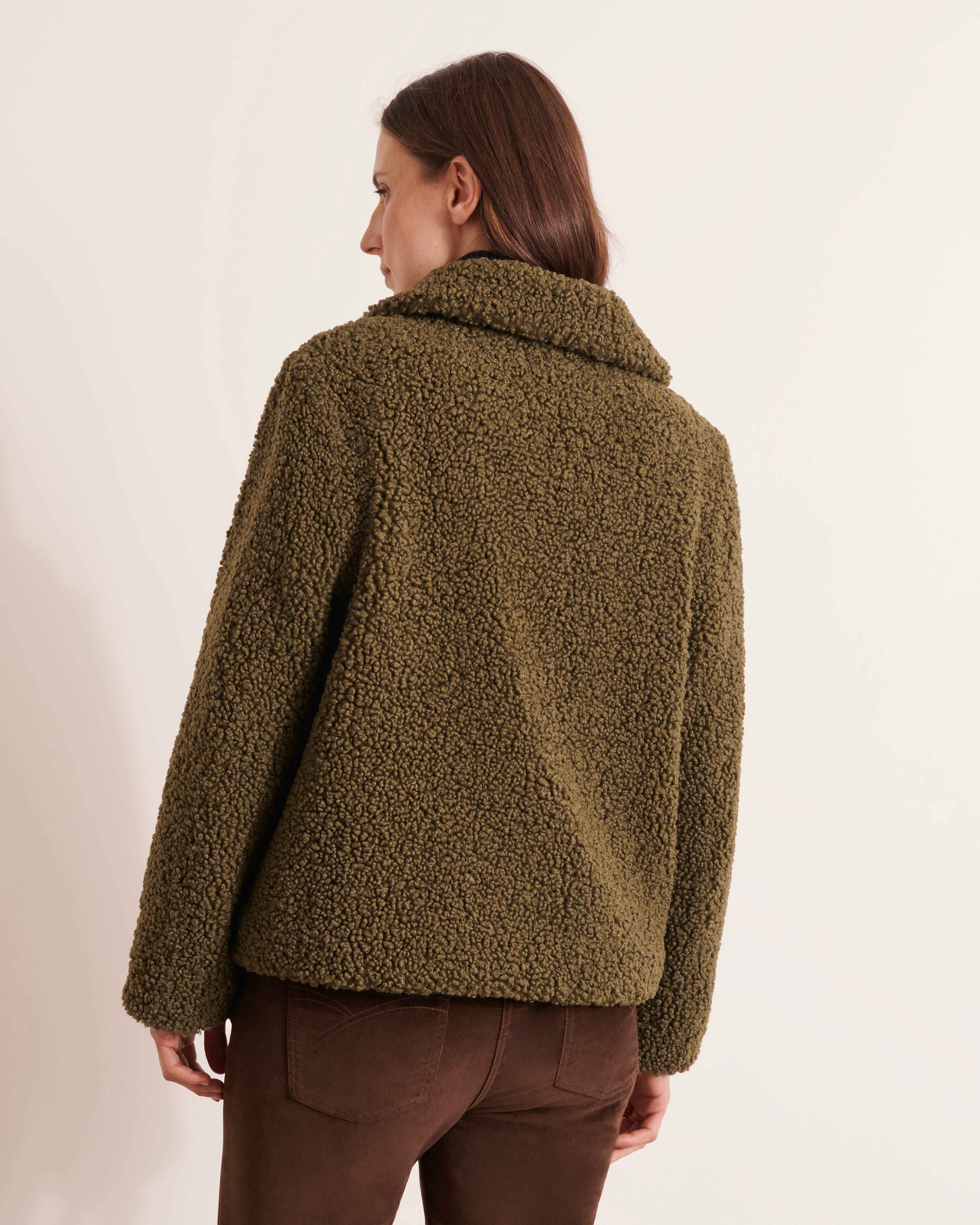 manteau court en fausse fourrure bouclette kaki