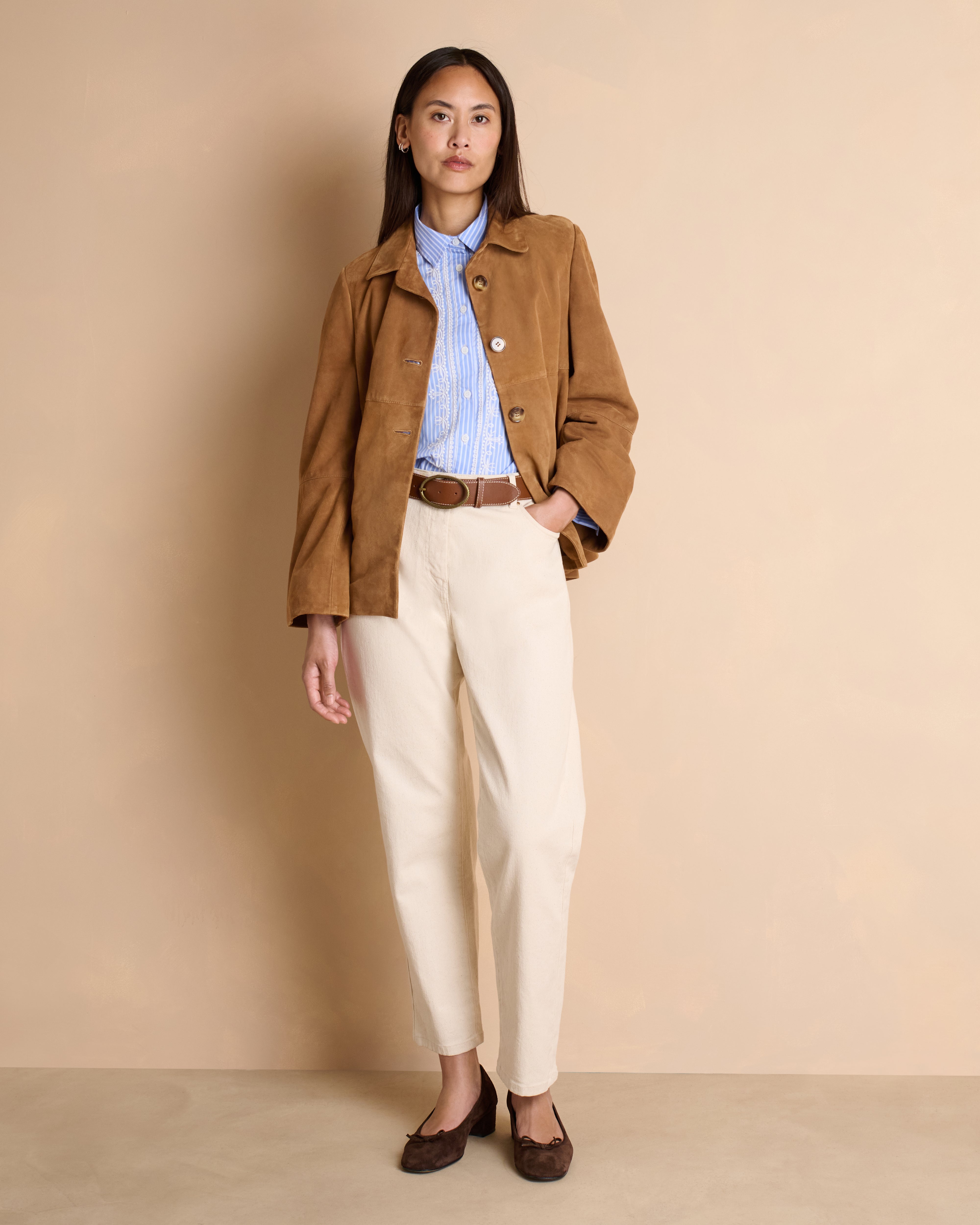 Manteau camel court manches longues et larges en daim velours