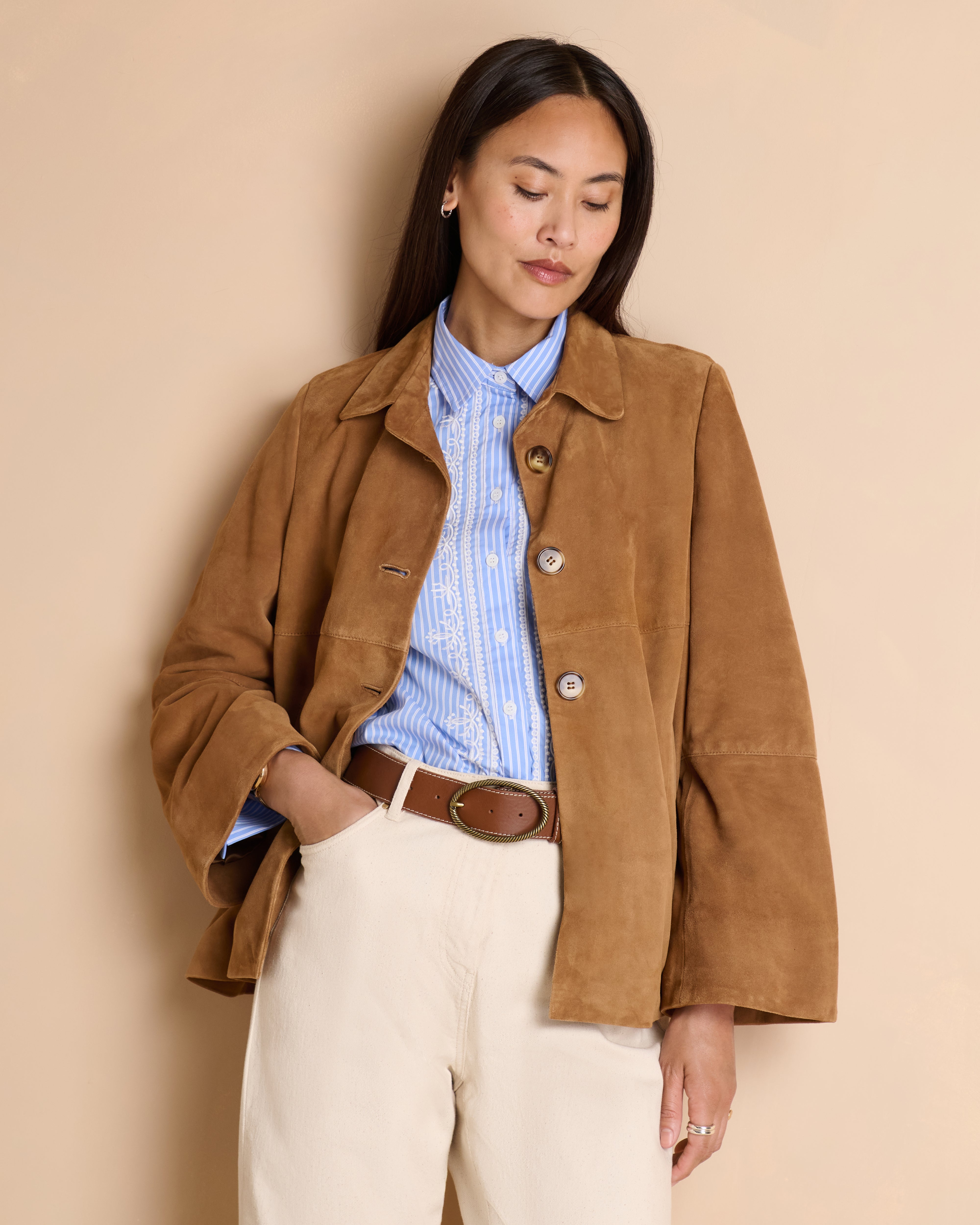 Manteau camel court manches longues et larges en daim velours
