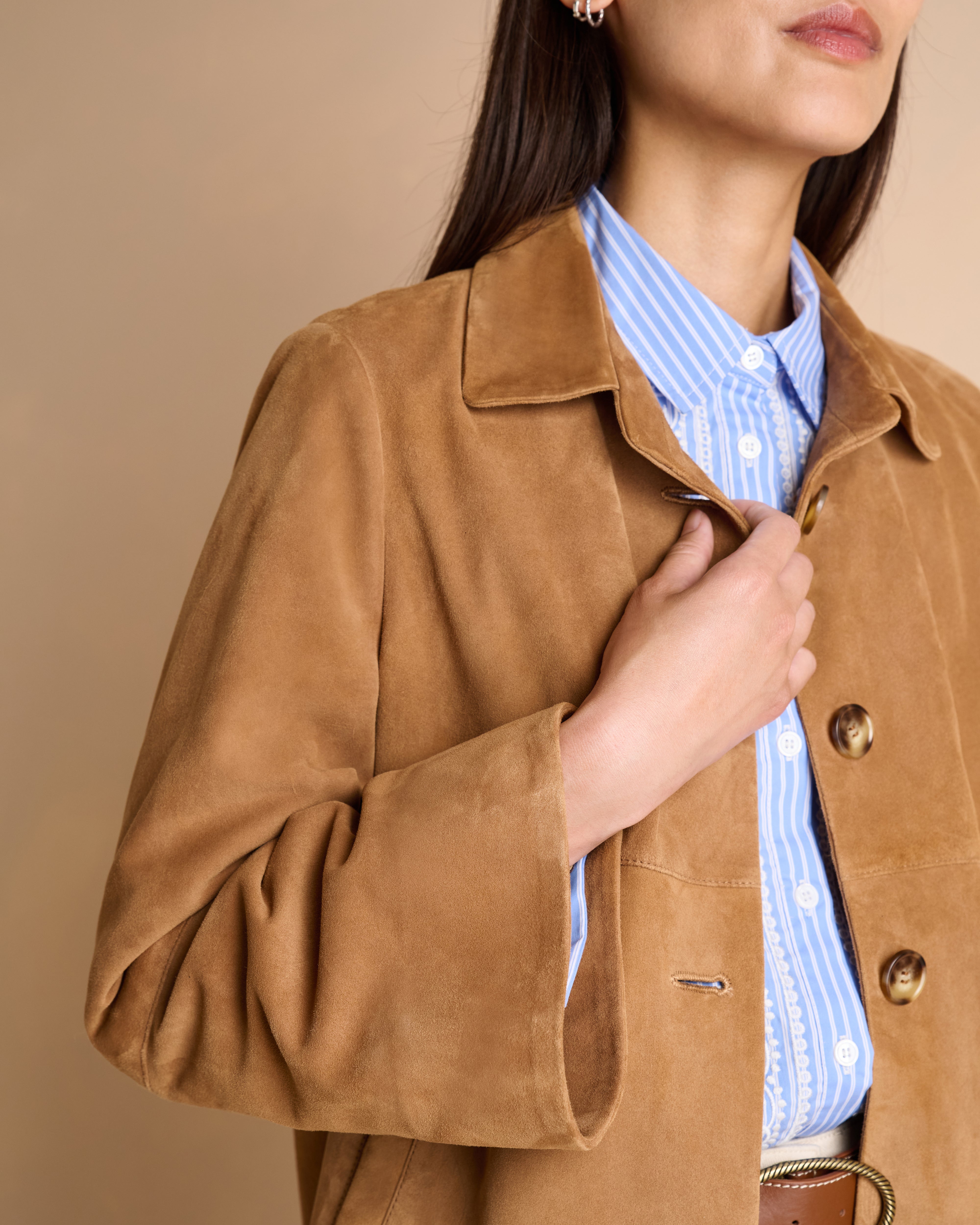Manteau camel court manches longues et larges en daim velours