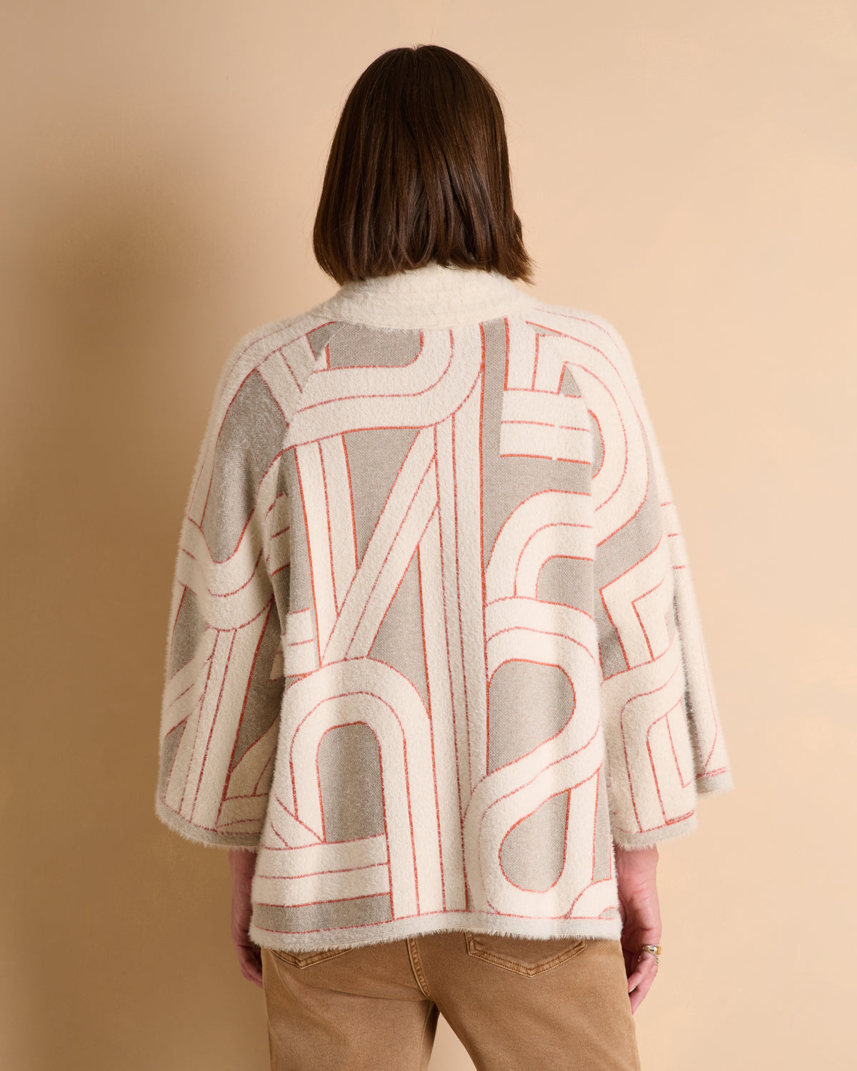 Manteau court beige en jacquard col montant