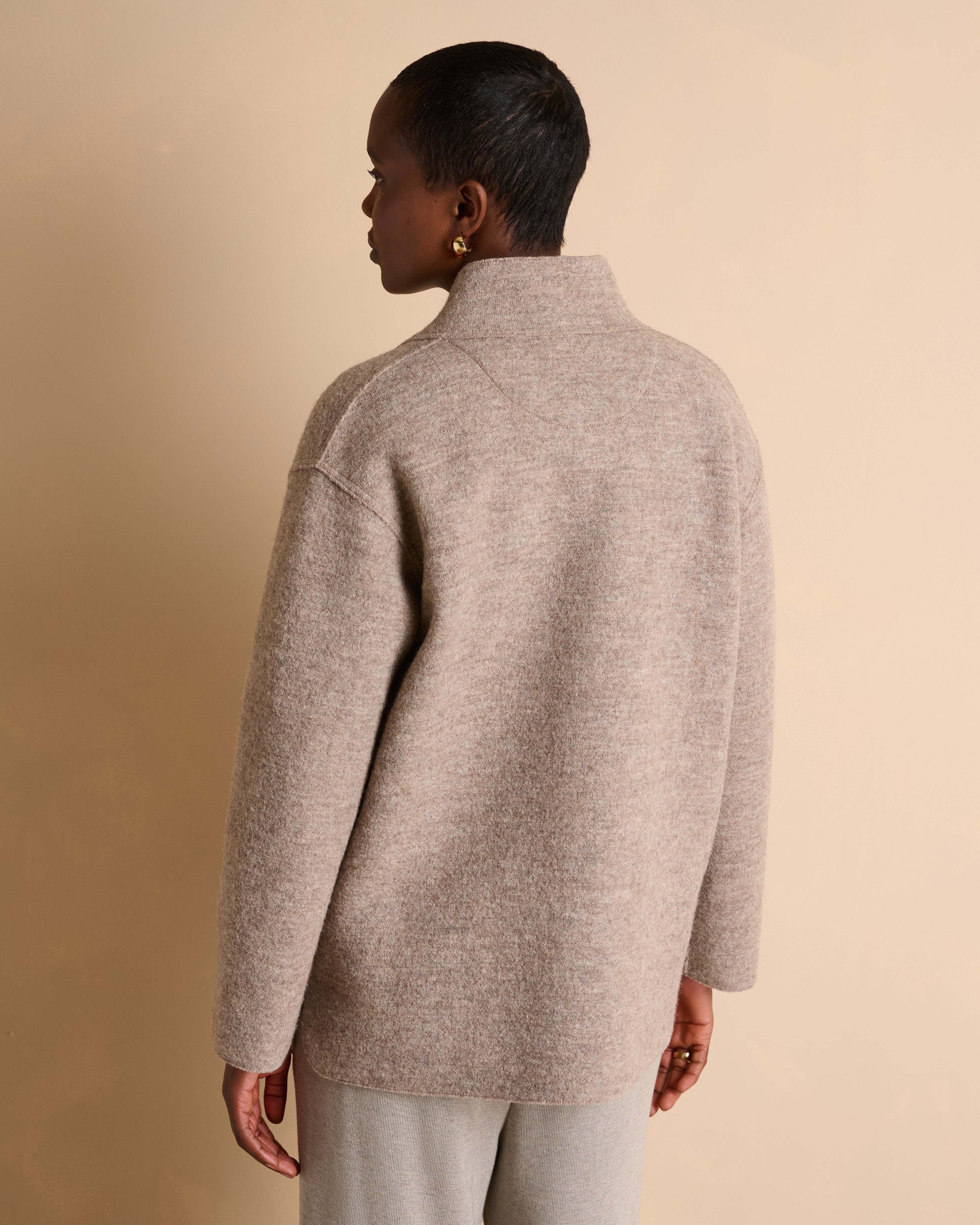 Manteau court beige en laine bouillie col montant
