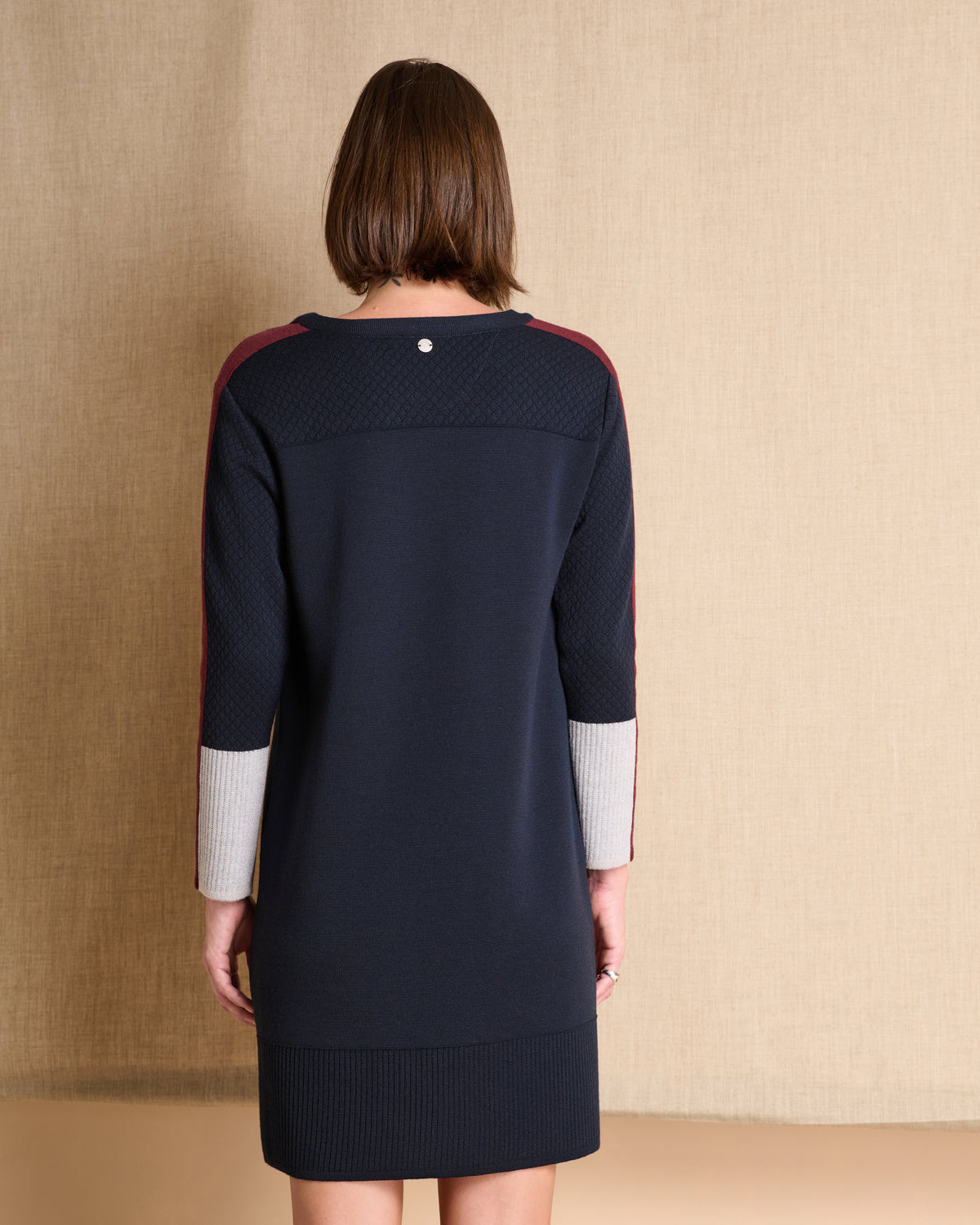 Robe courte bleu marine en laine col rond 
