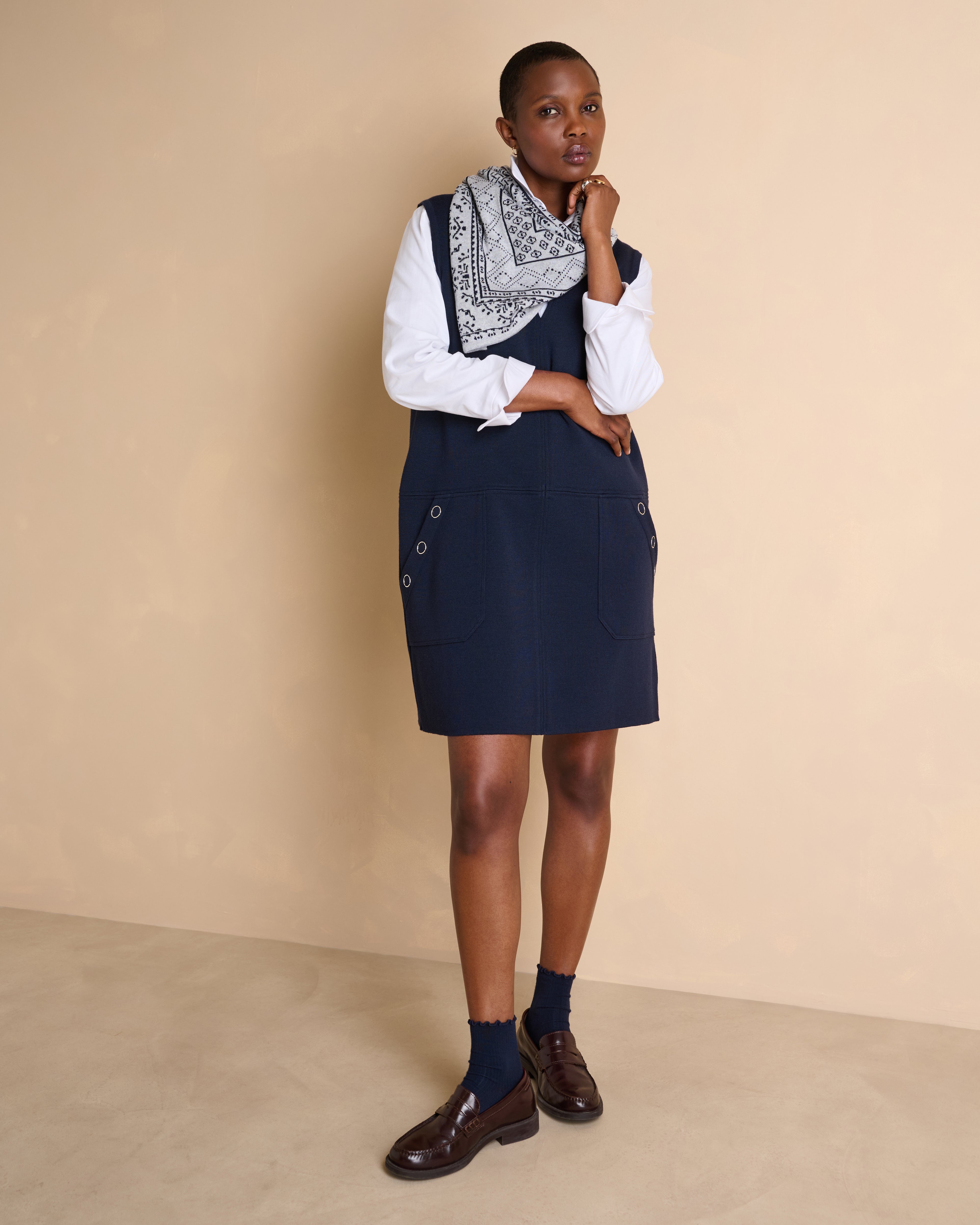 Robe courte bleu marine en laine sans manches col V OMELIA1927/14065/886