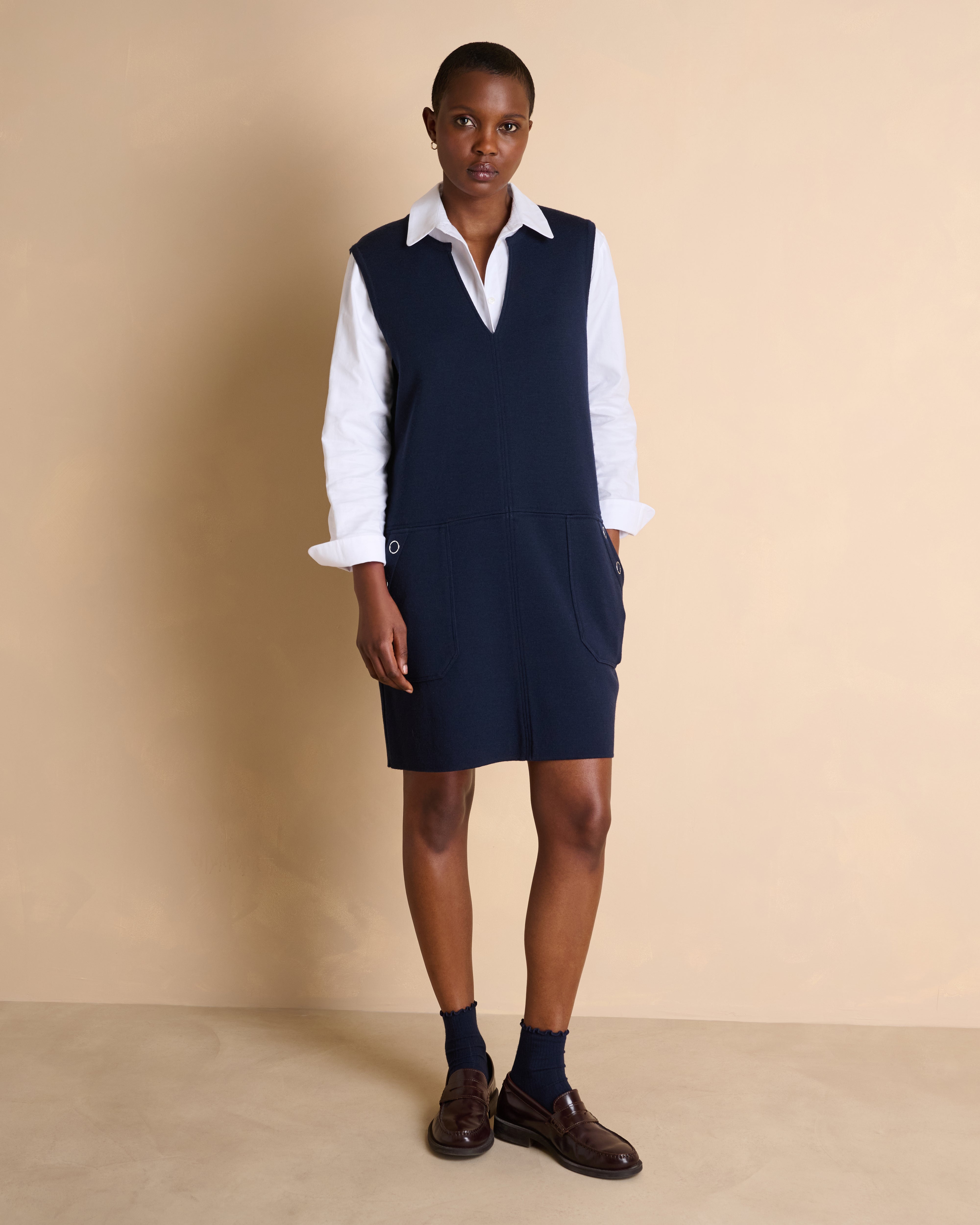 Robe courte bleu marine en laine sans manches col V OMELIA1927/14065/886