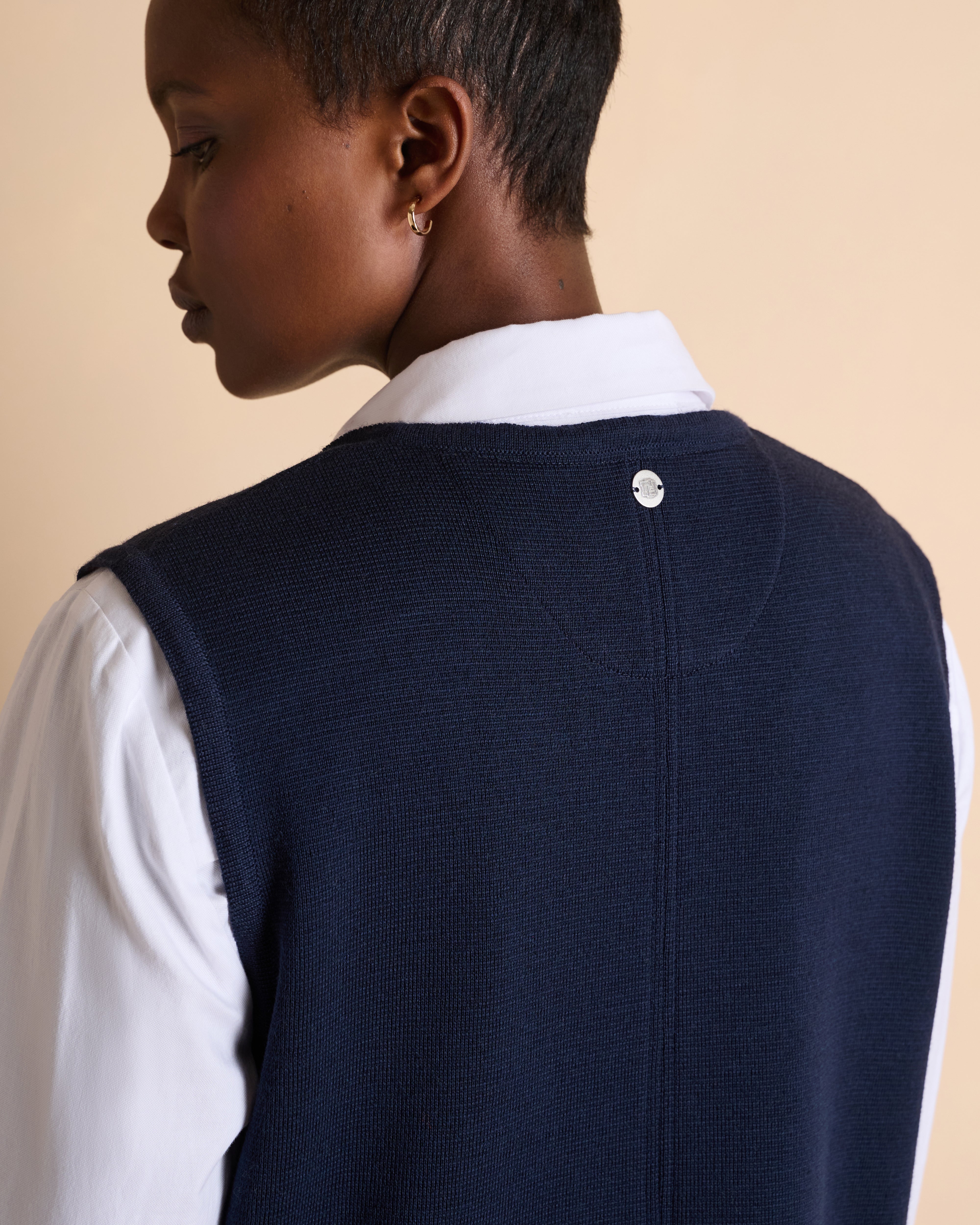 Robe courte bleu marine en laine sans manches col V