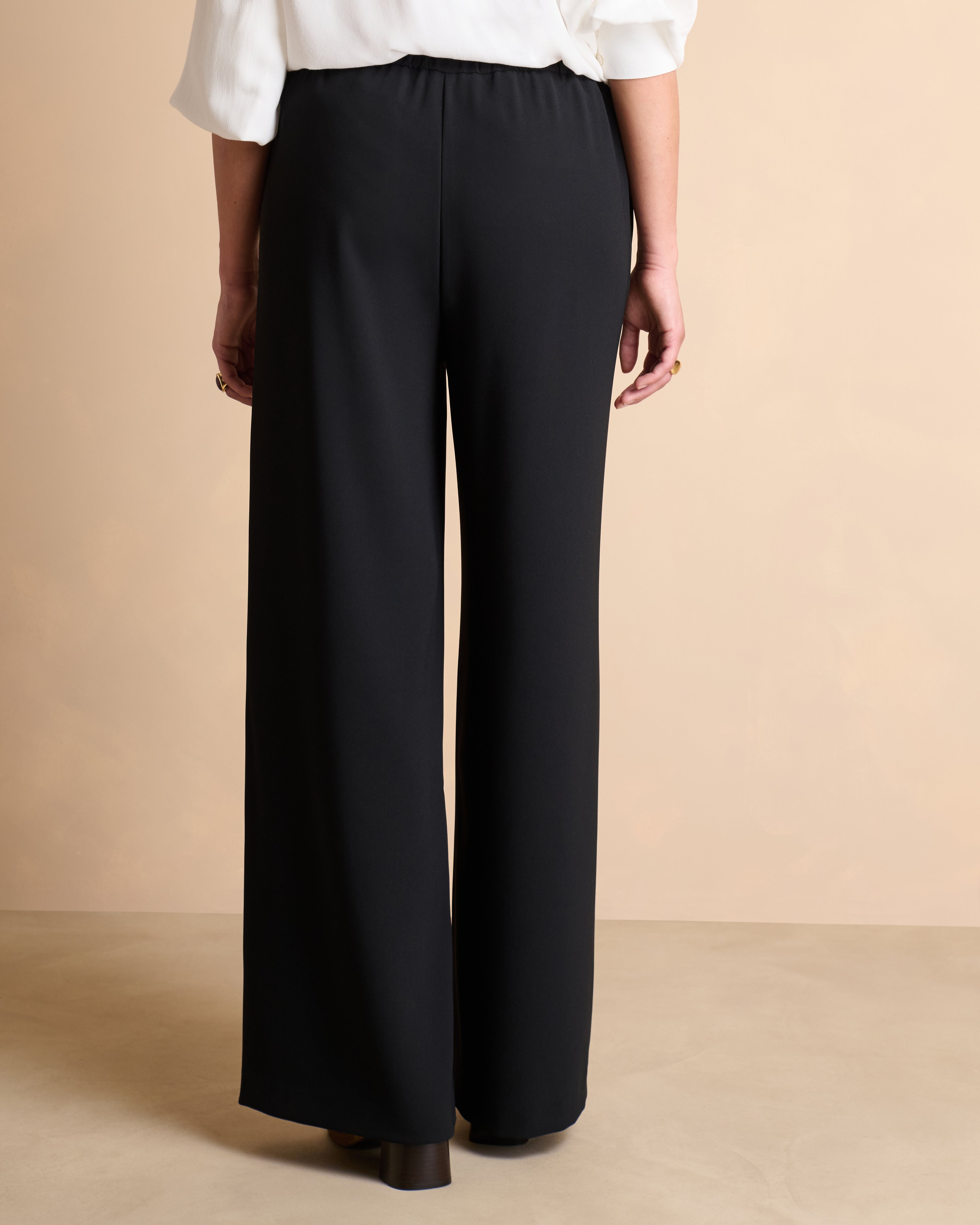 Pantalon noir large en tissu stretch