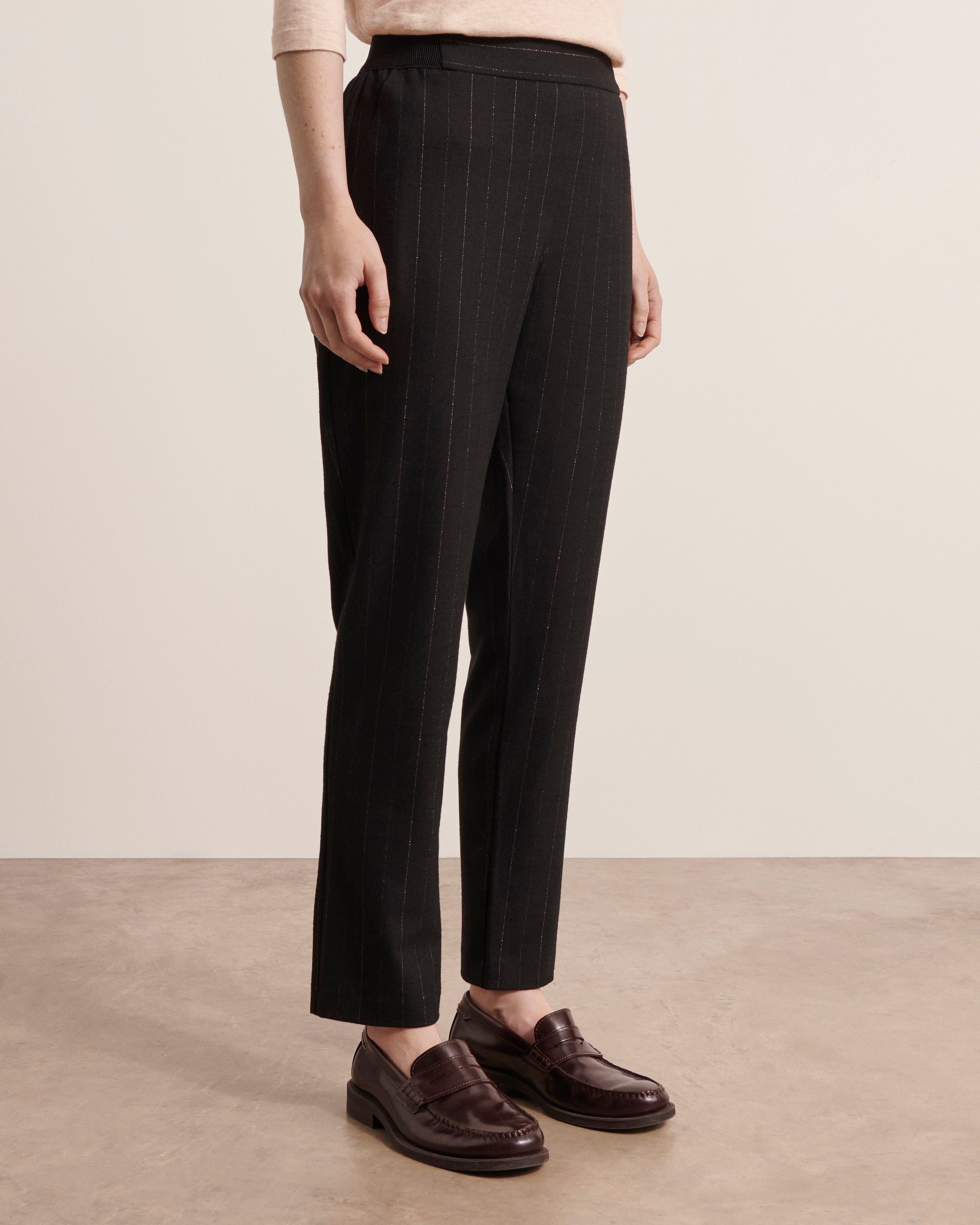pantalon 7/8 noir avec détail rayures lurex dorées