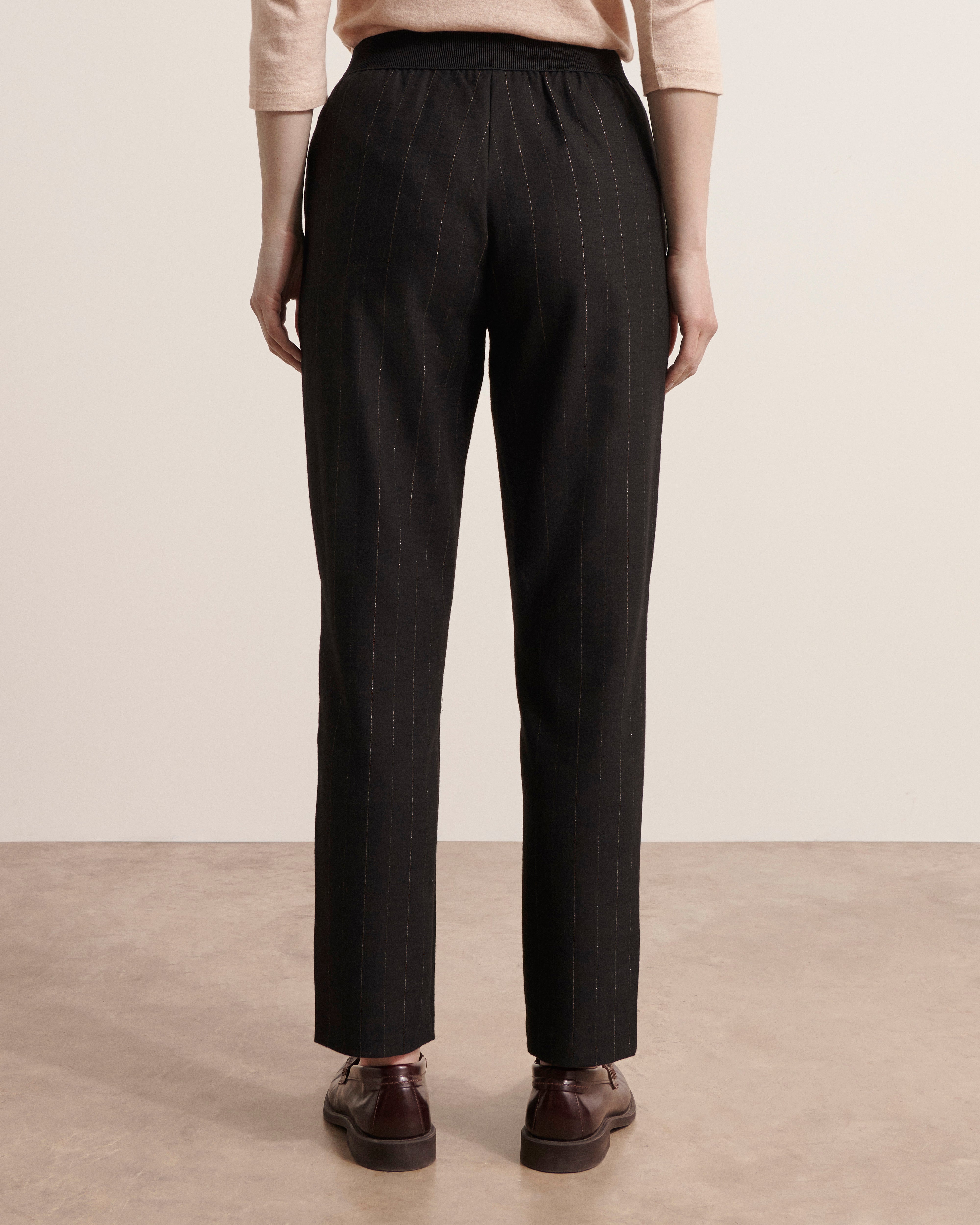 pantalon 7/8 noir avec détail rayures lurex dorées
